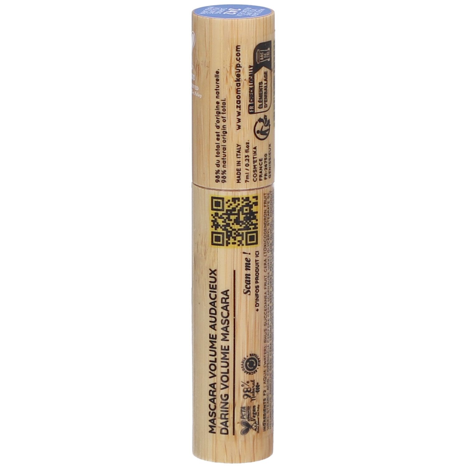 Tube de mascara cylindrique en bambou, bouchon bleu. Texte: Mascara Volume Audacieux. QR code.