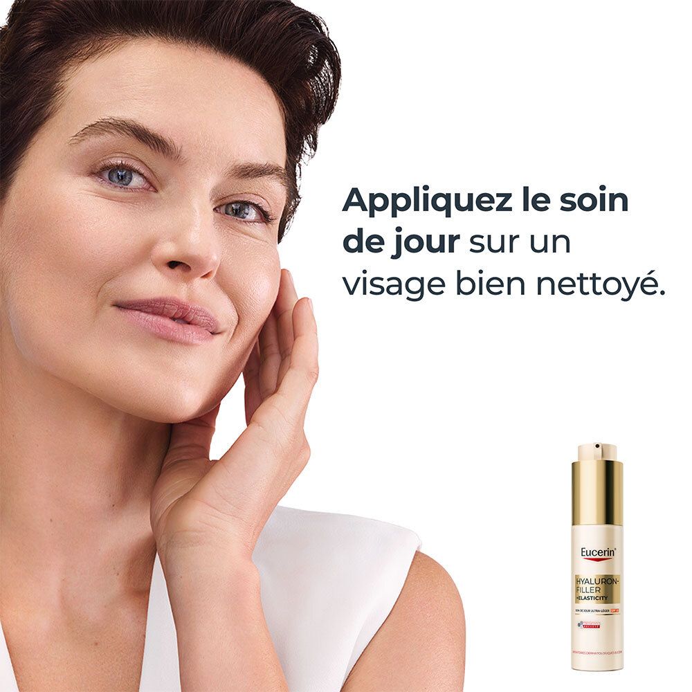Femme appliquant crème. Eucerin Hyaluron-Filler + Elasticity. Flacon crème en arrière-plan.