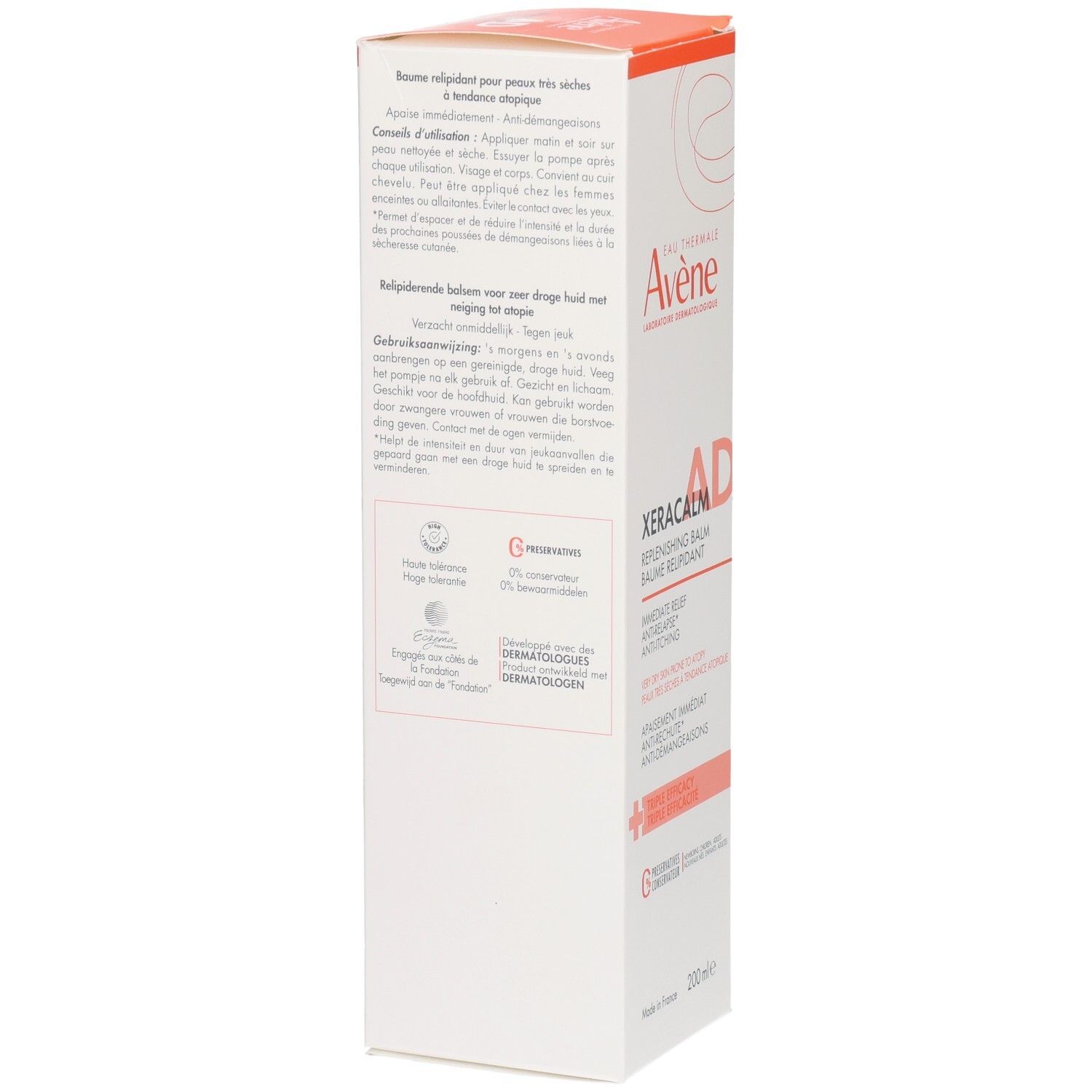 Côté de la boîte Avene XeraCalm AD Baume. Texte en plusieurs langues. Logos et informations.