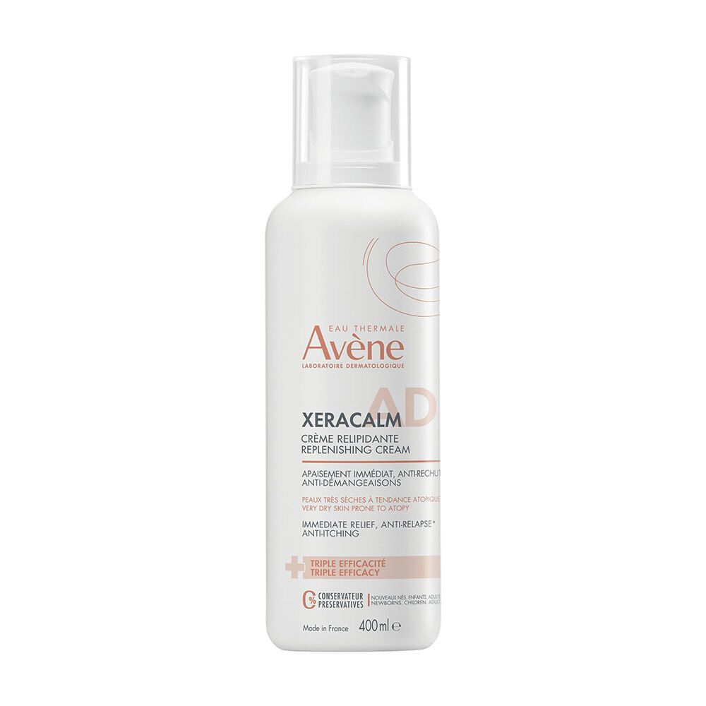Flacon blanc avec pompe. Inscription: Avène XeraCalm AD Crème Relipidante. 400ml. Texte en français et anglais.