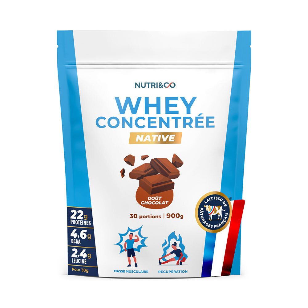 Sachet de NUTRI&CO Whey Concentrée Native. Inscription : 22g protéines, 4,6g BCAA, 2,4g leucine. Goût chocolat. Drapeau français.