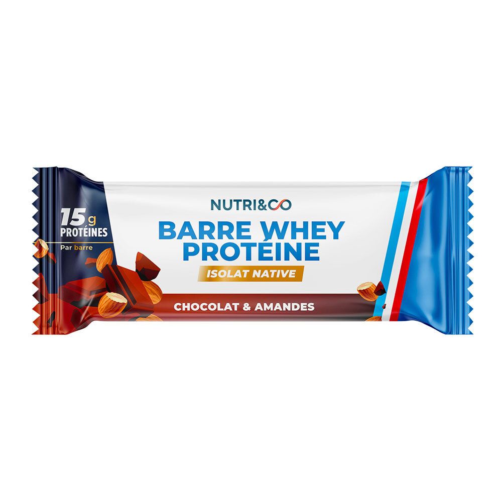 Barre protéinée emballée. Texte: Nutri&Co, Barre Whey Proteine, Isolat Native, Chocolat & Amandes. 15g protéines.
