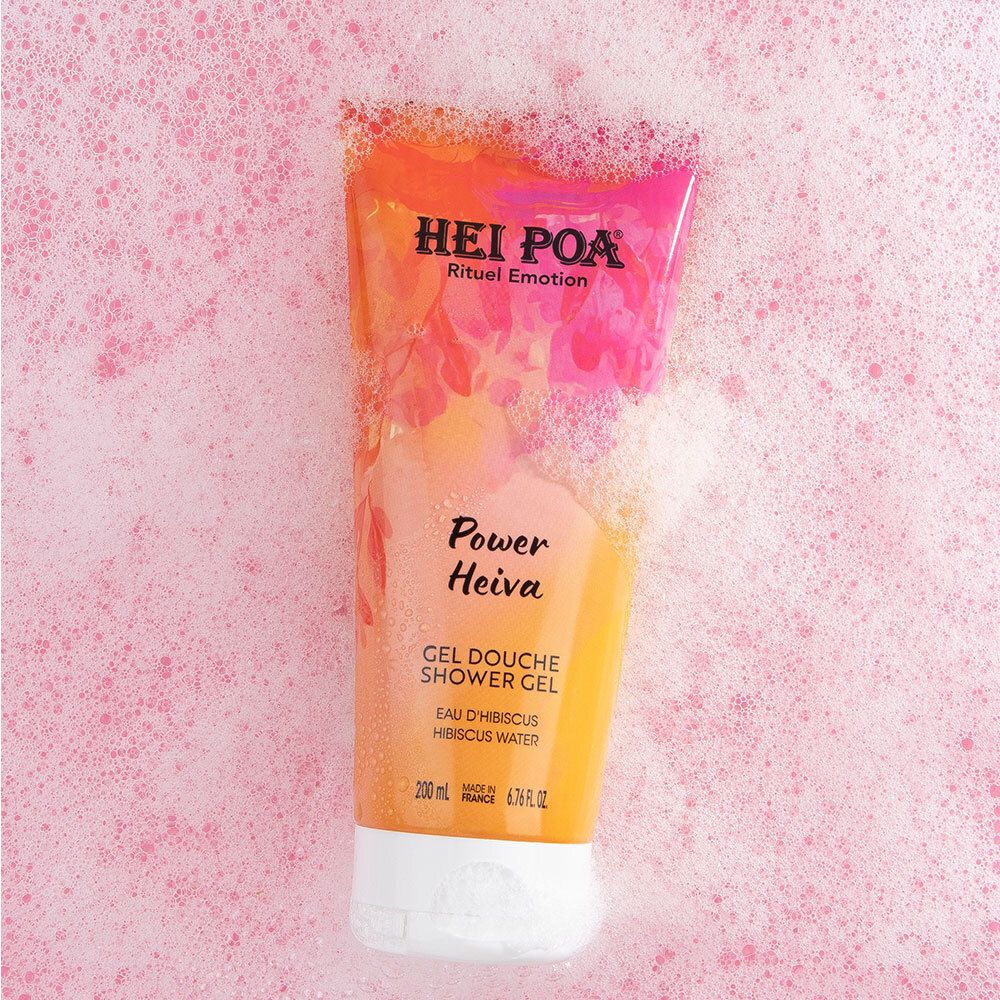 Tube Hei Poa Gel Douche Power Heiva dans une bulle de mousse sur fond rose.