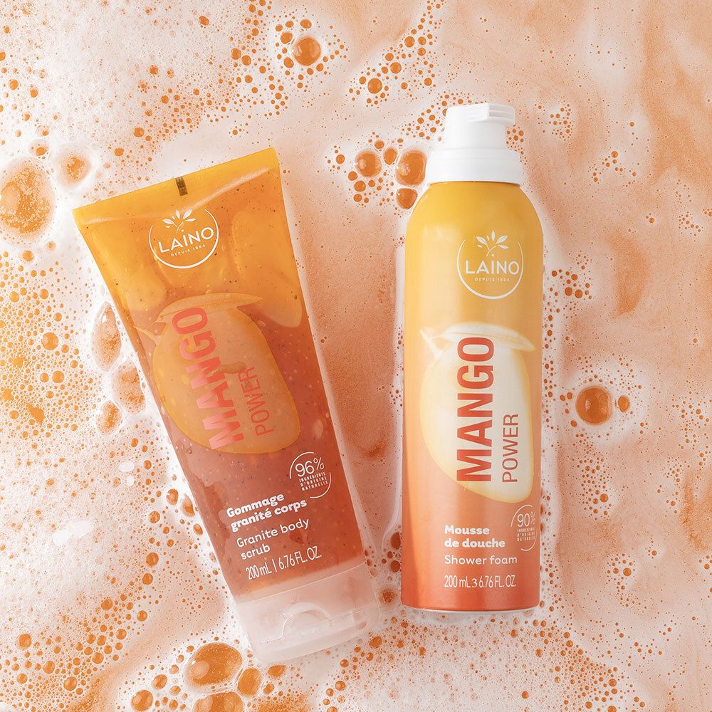 Mousse de douche LAINO Mango Power et gommage corps LAINO Mango Power dans l'eau moussante.