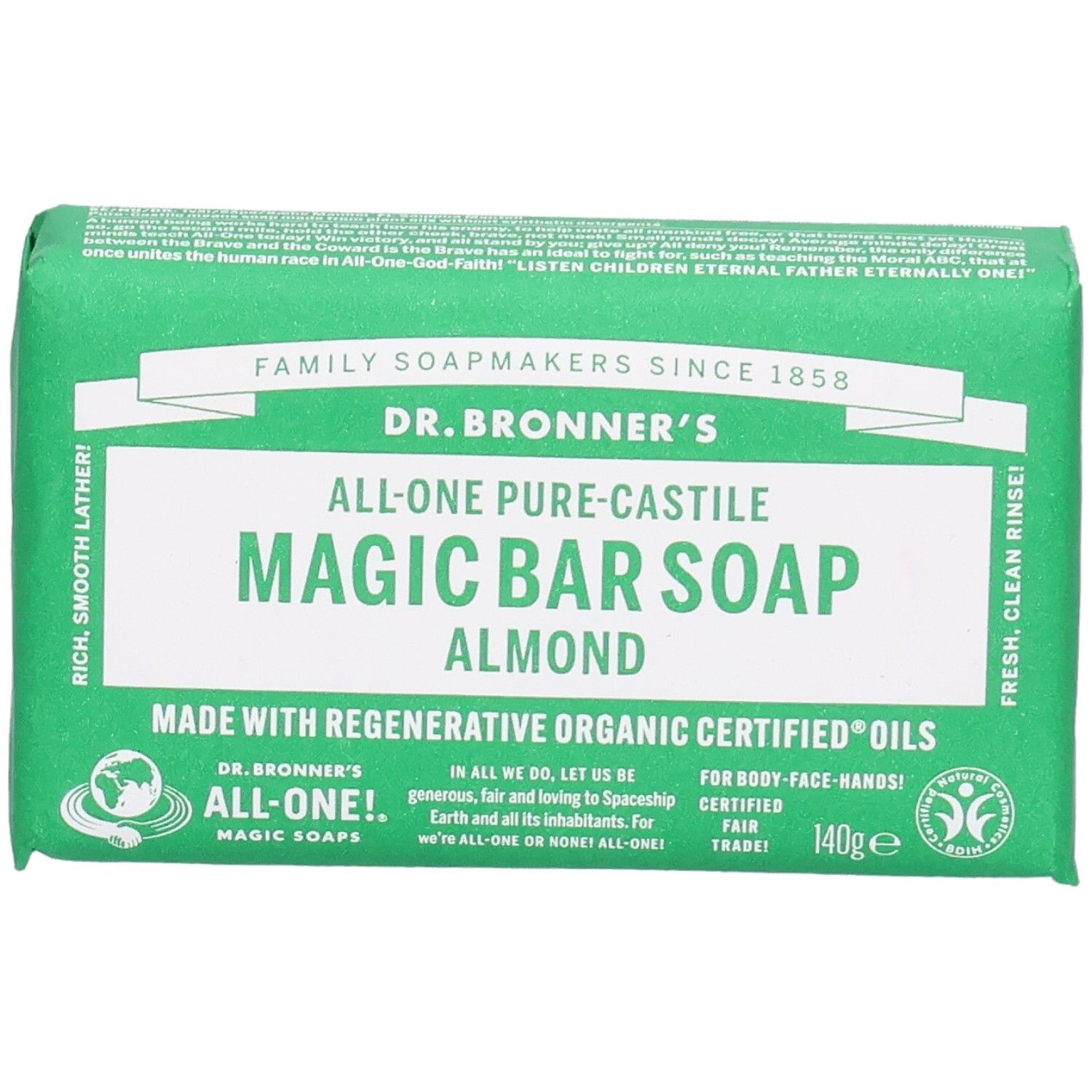 Savon vert emballé. Inscription: Dr. Bronner's Magic Bar Soap Almond. Label Fair Trade visible.