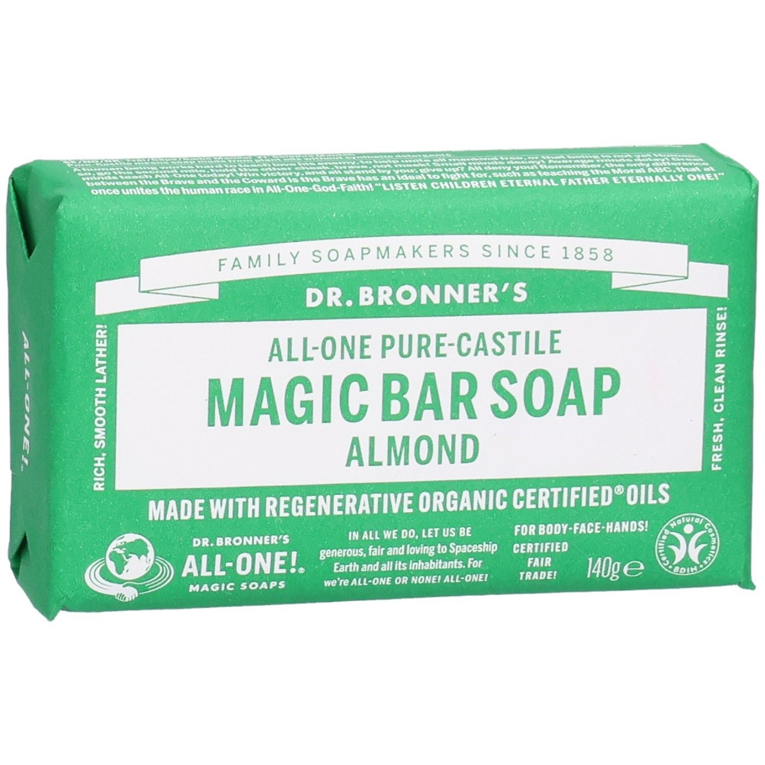 Savon vert emballé. Inscription: Dr. Bronner's Magic Bar Soap Almond. Label Fair Trade visible.
