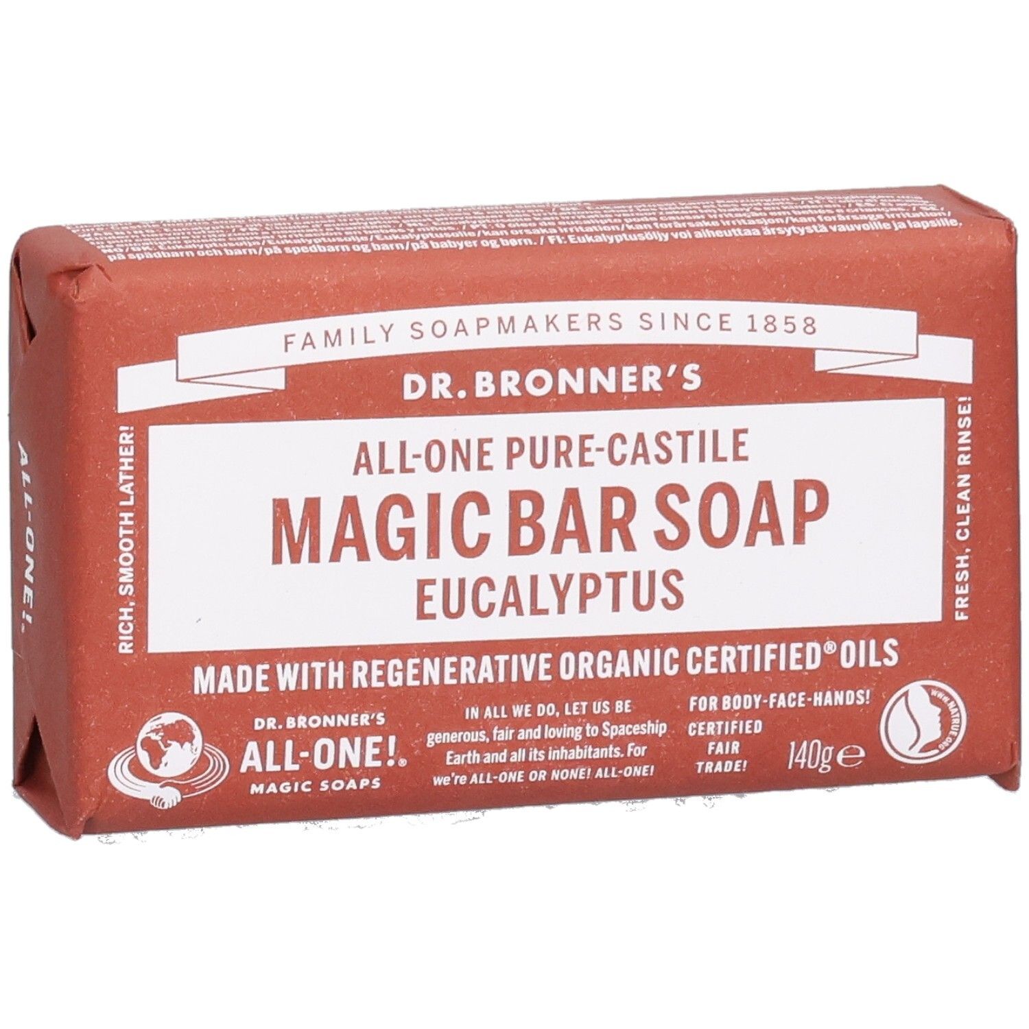 Pain de savon emballé. Inscription: Dr. Bronner's Magic Bar Soap Eucalyptus. Label Fair Trade visible.