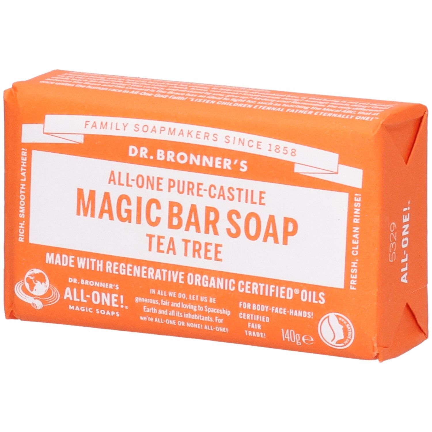 Savon orange emballé. Inscription: Magic Bar Soap Tea Tree. Label Fair Trade visible.