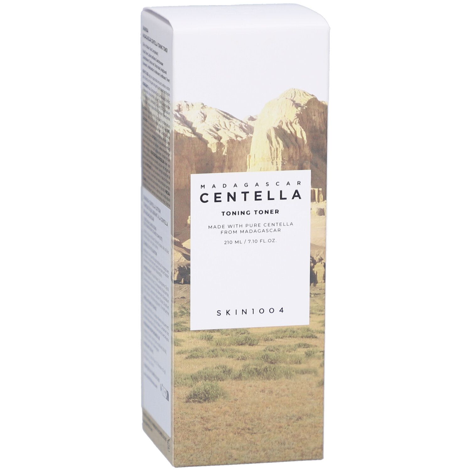 Boîte blanche avec paysage. Texte: MADAGASCAR CENTELLA Toning Toner, SKIN1004. Inscription: 210 ml / 7.10 fl.oz.