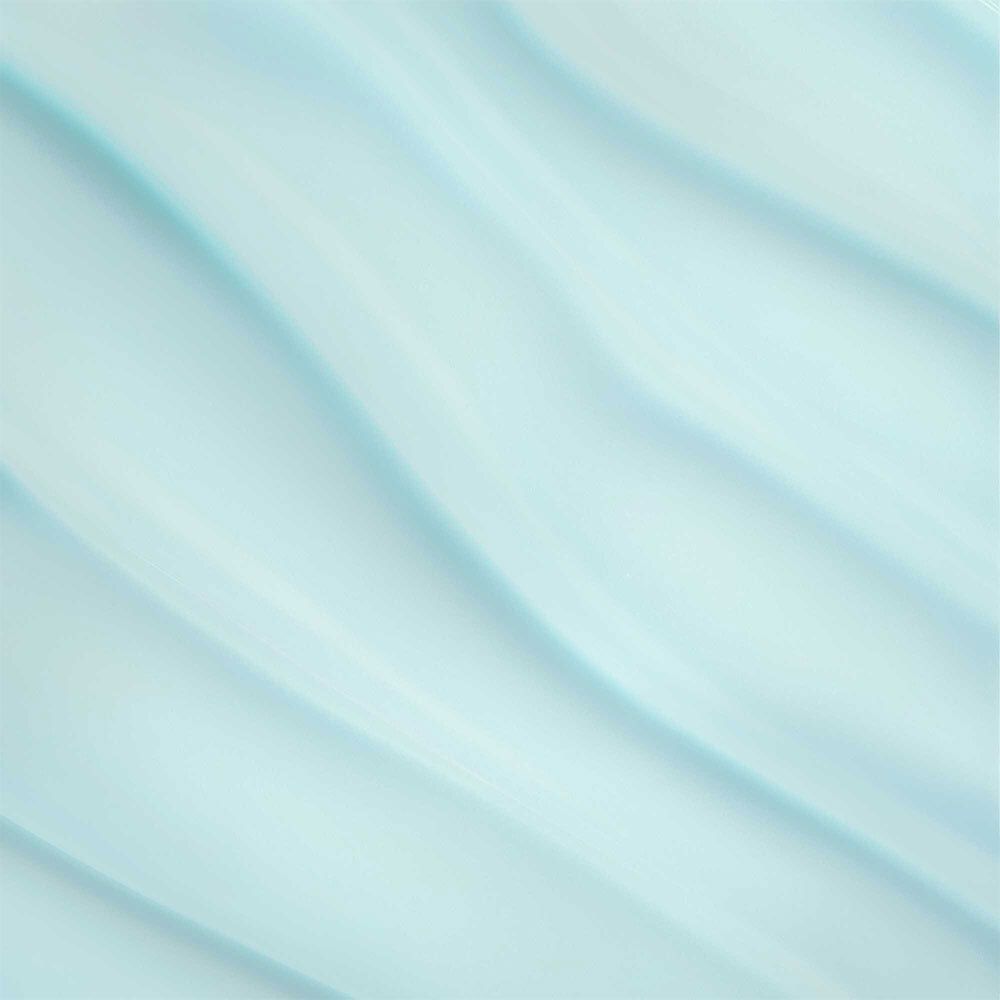 Gros plan de gel bleu. Texture ondulée. Sur fond blanc.