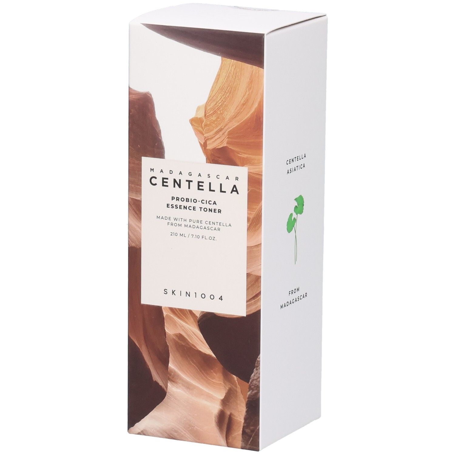 Emballage blanc avec motif paysage brun. Texte: MADAGASCAR CENTELLA, PROBIO-CICA ESSENCE TONER, SKIN1004.