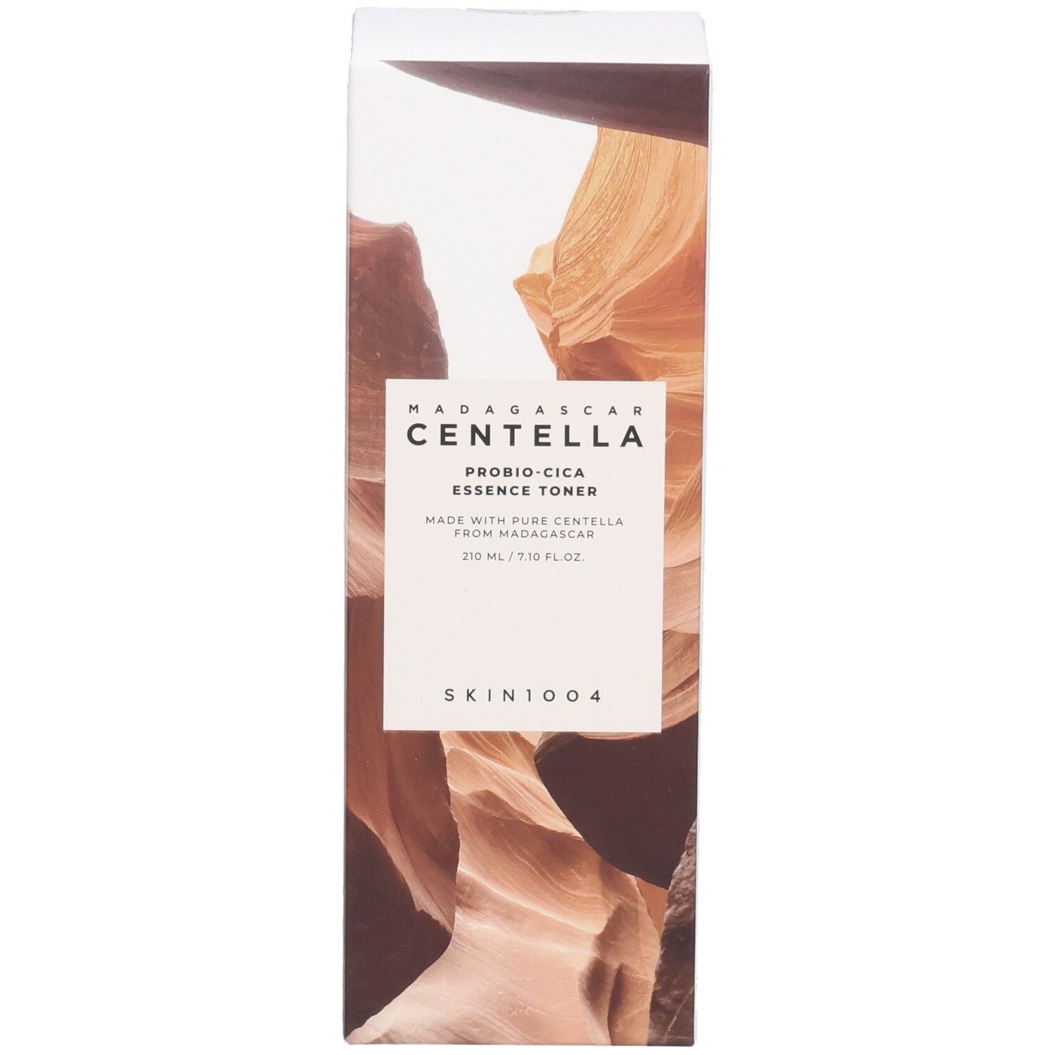 Emballage produit avec motif paysage brun. Texte: MADAGASCAR CENTELLA, PROBIO-CICA ESSENCE TONER, SKIN1004.