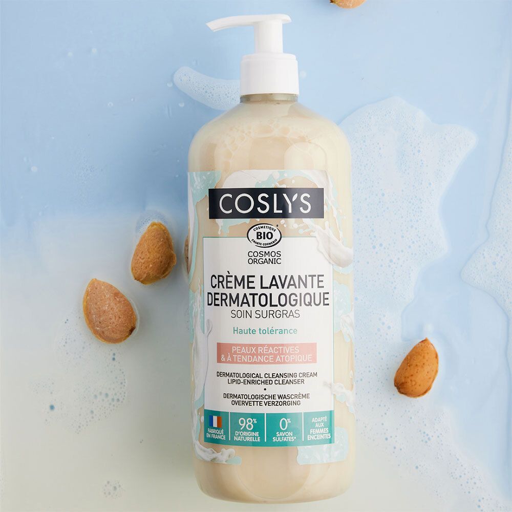 Flacon de Coslys Crème lavante dermatologique avec pompe, entouré d'amandes. Inscription : Crème lavante dermatologique.