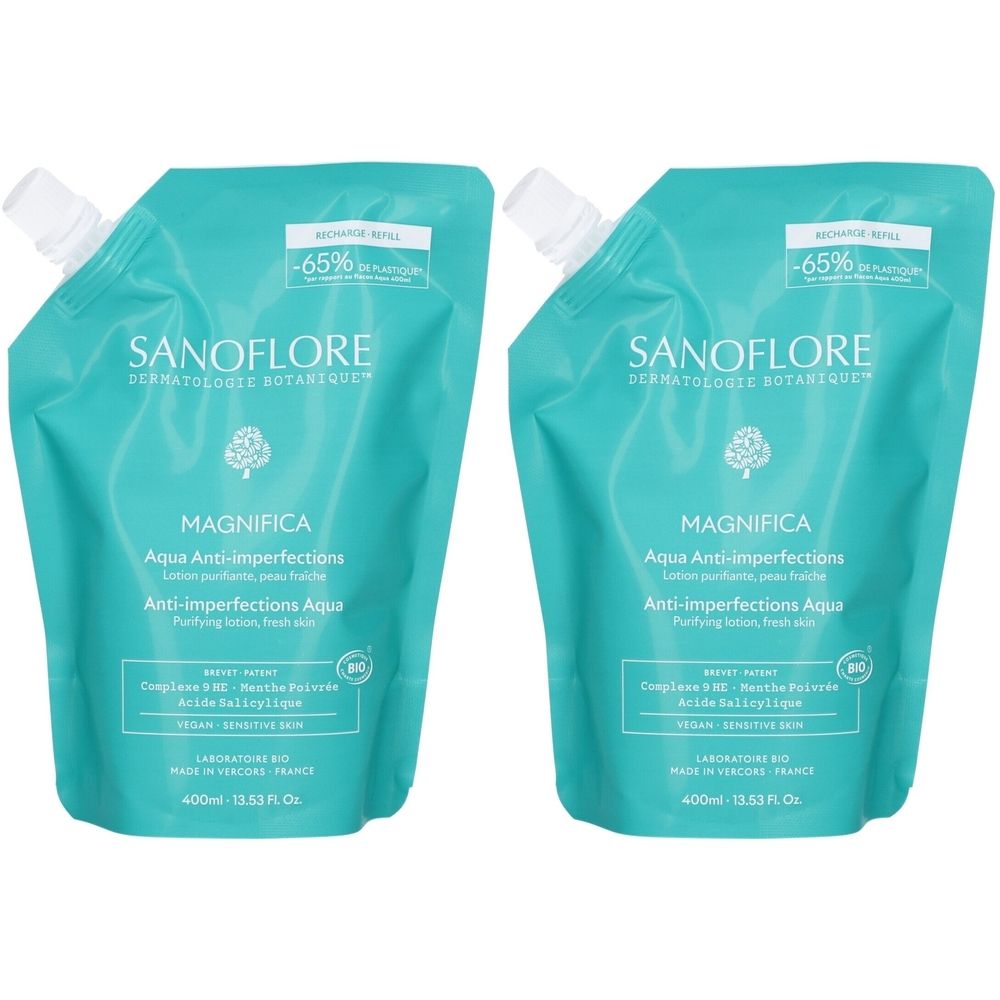 Deux recharges SANOFLORE Magnifica Aqua Anti-imperfections. Sachets turquoise avec bec verseur blanc. Texte : -65% et informations produit.