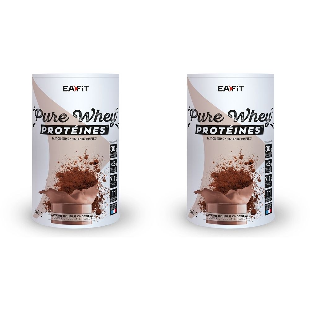 Deux boîtes de protéines EA FIT Pure Whey. Inscription : Pure Whey, Protéines, Double Chocolat. Illustration de poudre de chocolat.