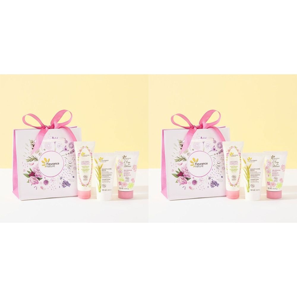 Coffret cadeau cosmétique. Sac blanc avec ruban rose, motifs floraux et tubes de produits.