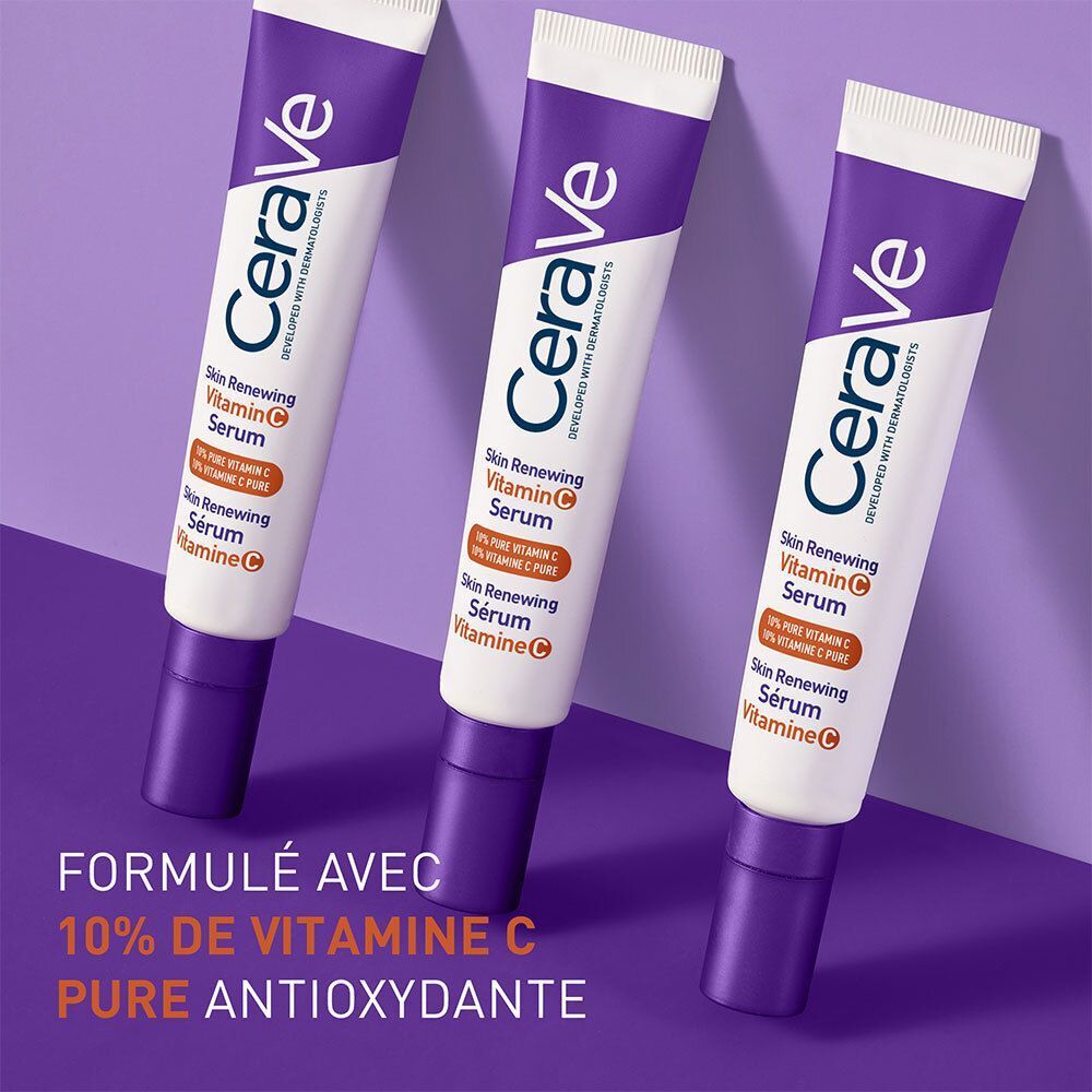 Trois tubes de sérum CeraVe Skin Renewing Vitamin C. Fond violet. Texte: 10% Vitamine C.