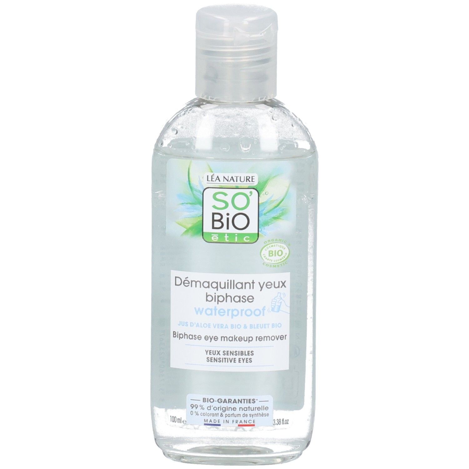 Flacon transparent avec bouchon blanc. Étiquette avec nom du produit, logo et texte. Certification bio.