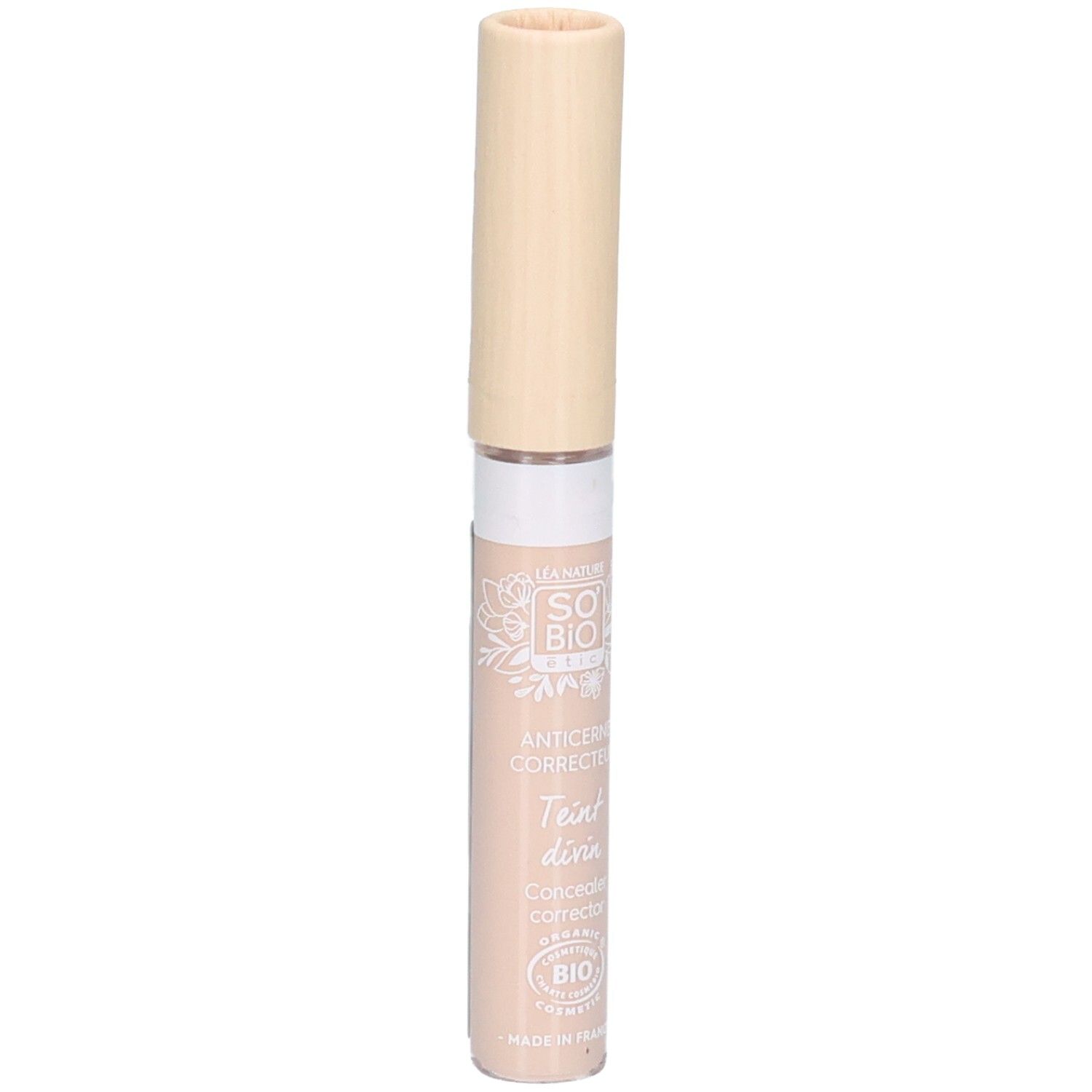 Correcteur beige clair avec bouchon beige clair. Inscription SO BIO. Nom du produit: Anticerne Correcteur. Certification Bio.