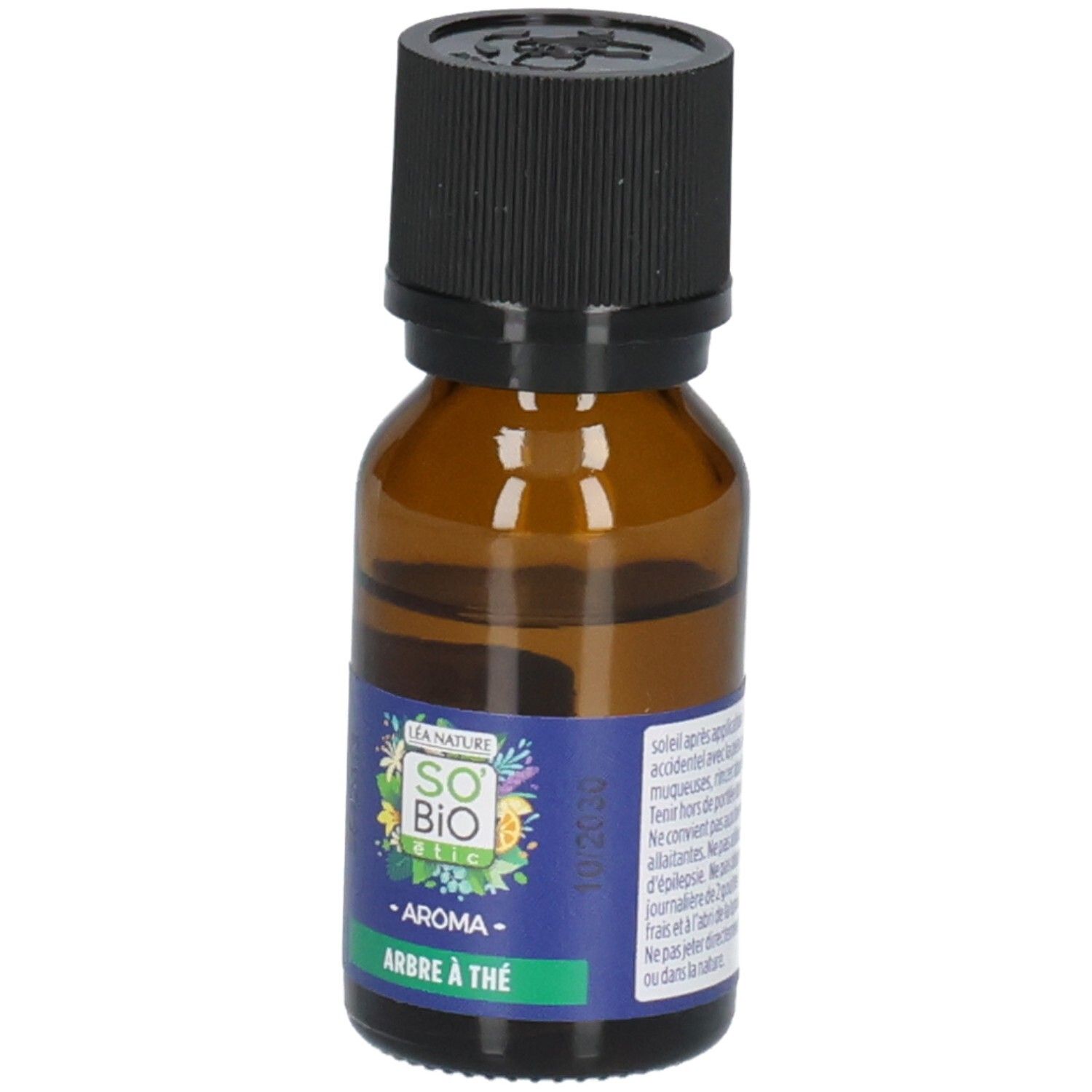 Flacon en verre brun avec bouchon noir. Étiquette avec informations produit. Inscription: Arbre à Thé.