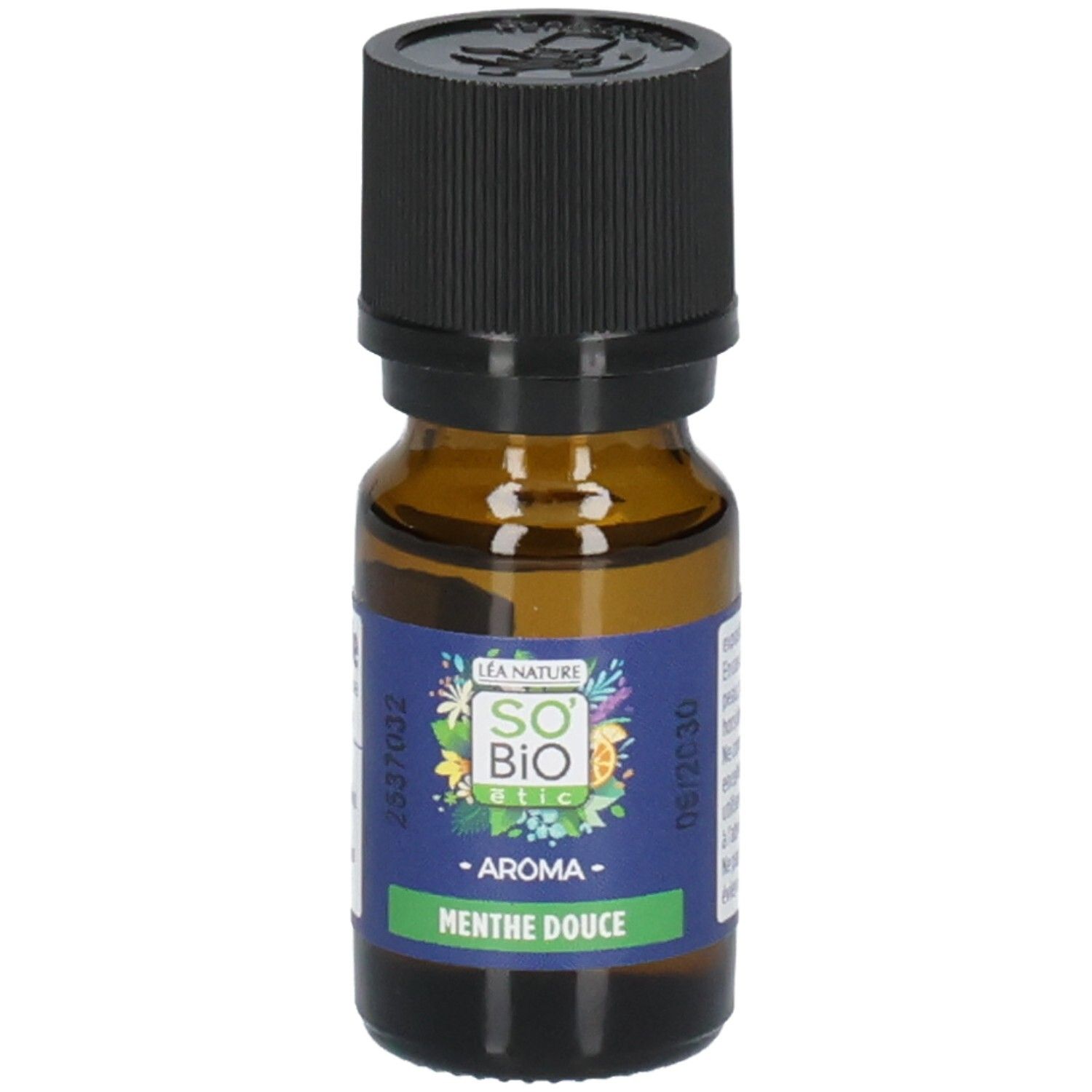 Flacon en verre brun, bouchon noir. Étiquette bleue avec texte: So Bio, Aroma, Menthe Douce. Bande verte.