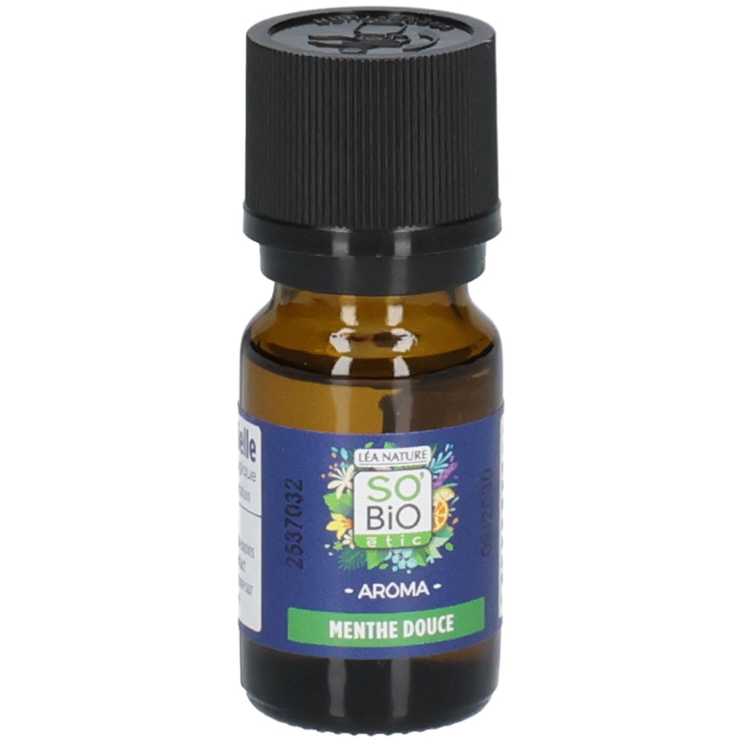 Flacon en verre brun, bouchon noir. Étiquette bleue avec texte: So Bio, Aroma, Menthe Douce. Numéro d'étiquette 2537032.