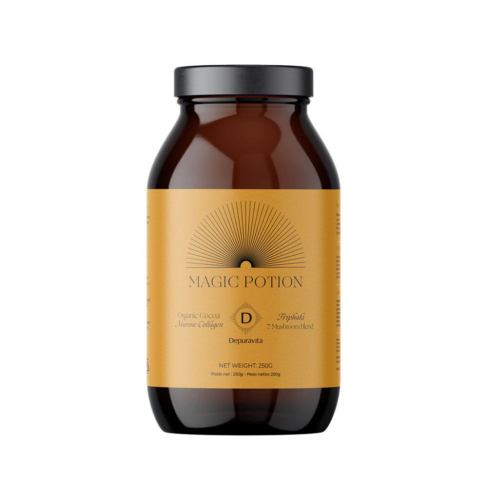 Flacon en verre brun avec étiquette jaune. Inscription : Magic Potion, Depuravita. Contient du collagène marin et un mélange de champignons.