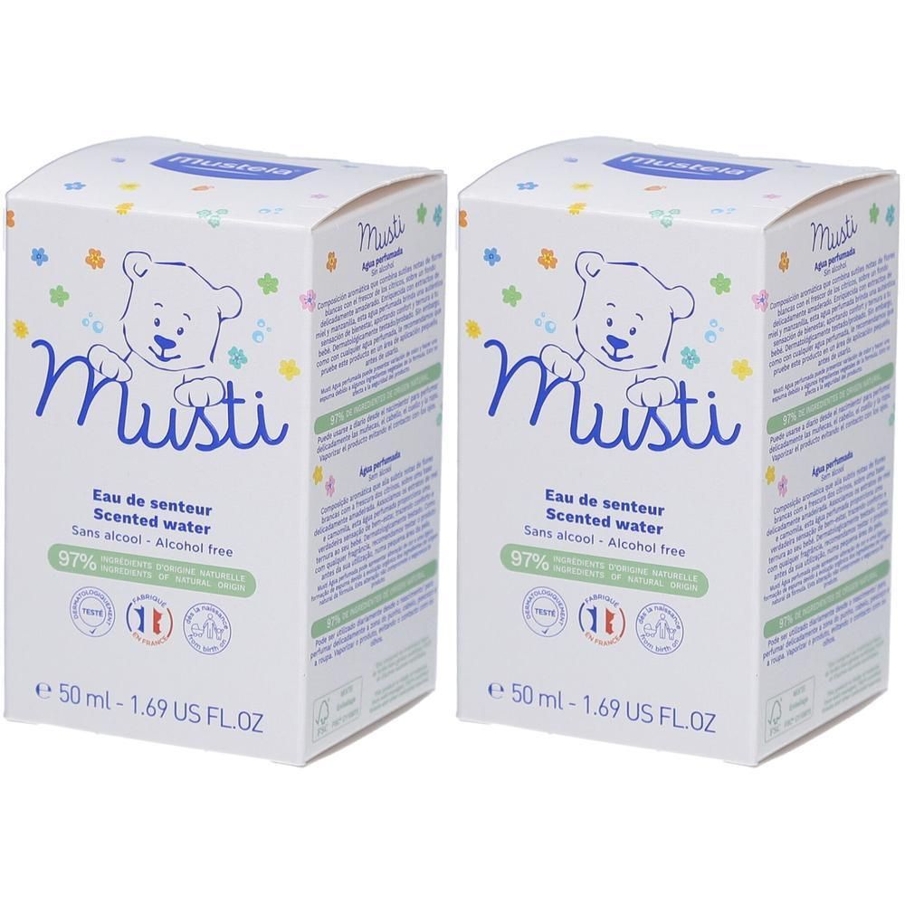 Deux boîtes blanches « Musti Eau de Senteur ». Impression : ours, « Eau de senteur », « Sans alcool », 97% ingrédients naturels.