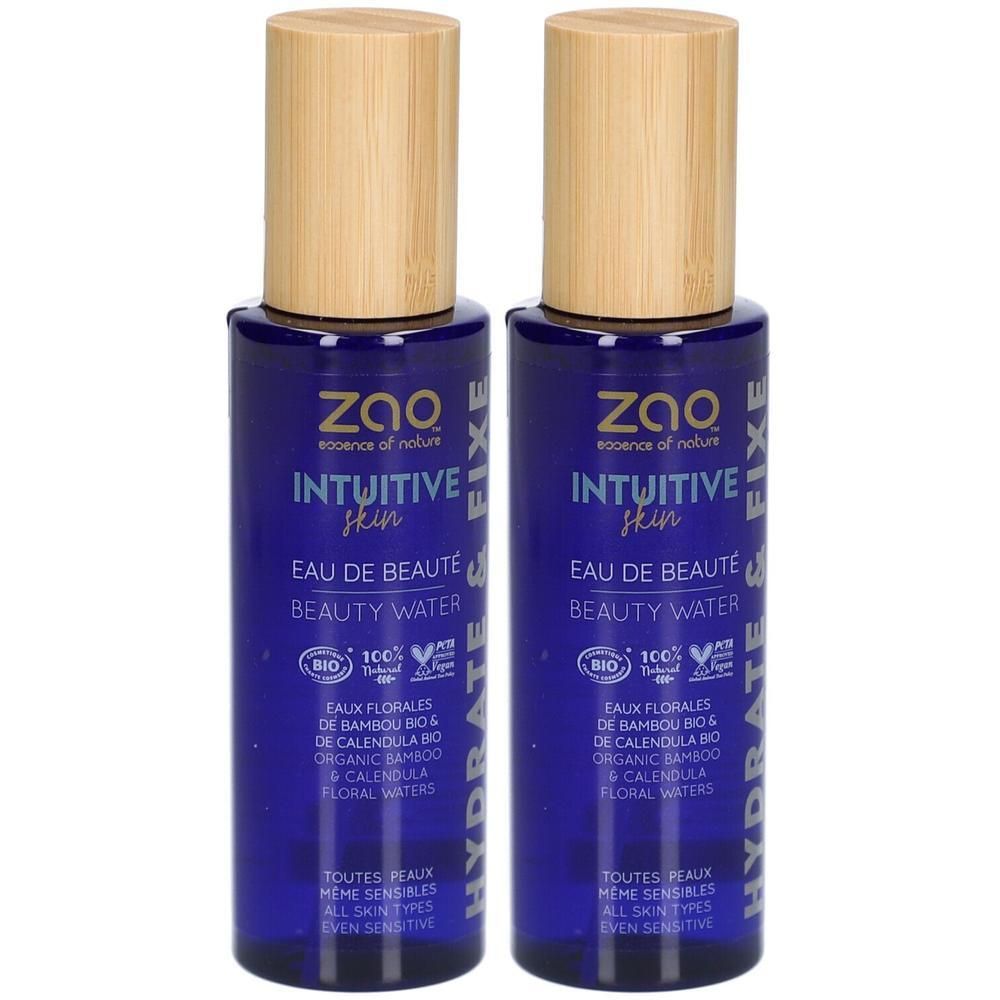 Deux flacons ZAO Eau de Beauté. Flacons en verre bleu avec bouchons en bois. Inscription : Intuitive Skin, Beauty Water, certification bio.
