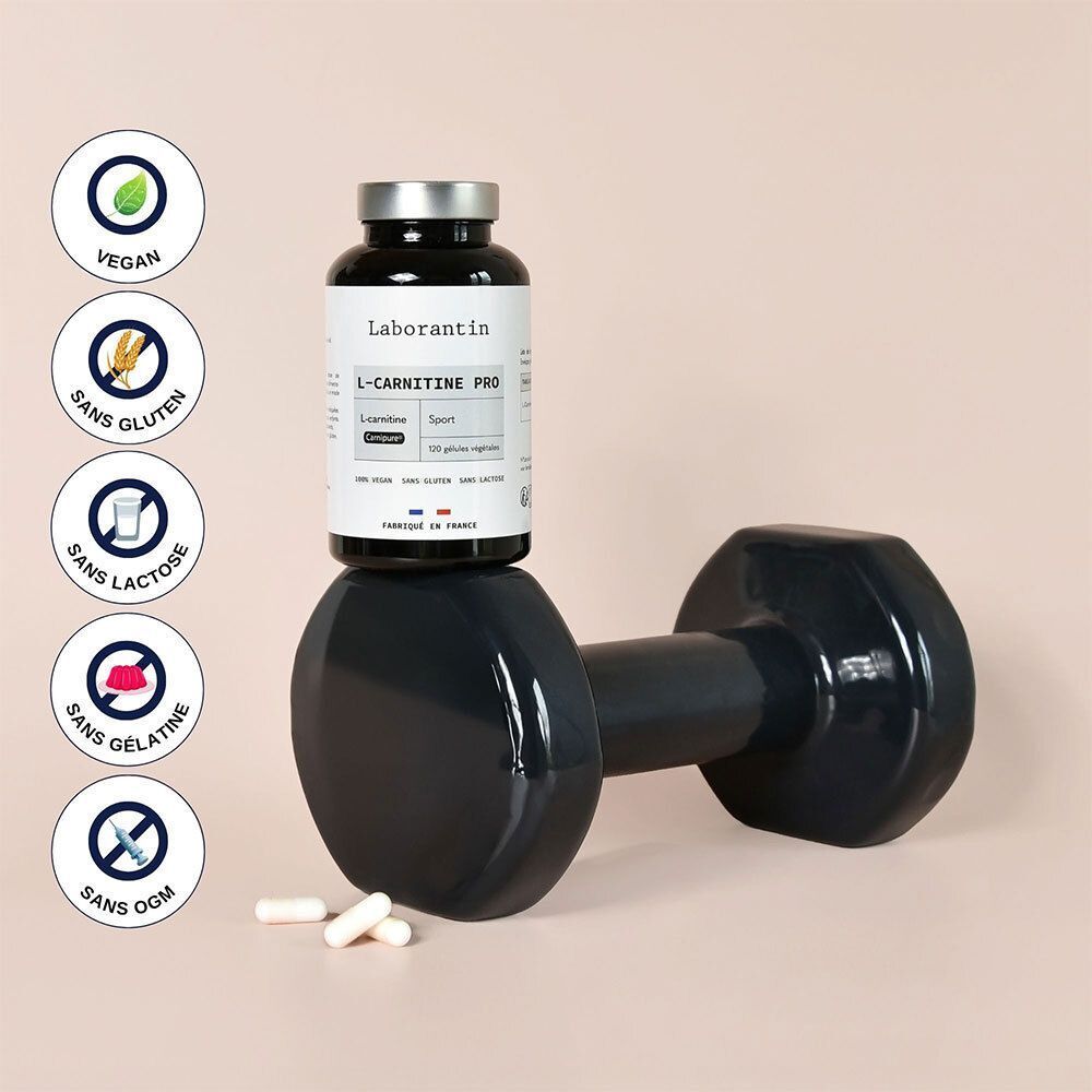 Un flacon Laborantin L-Carnitine Pro sur un haltère. Flacon noir avec étiquette blanche. Symboles : Vegan, sans gluten, sans lactose.
