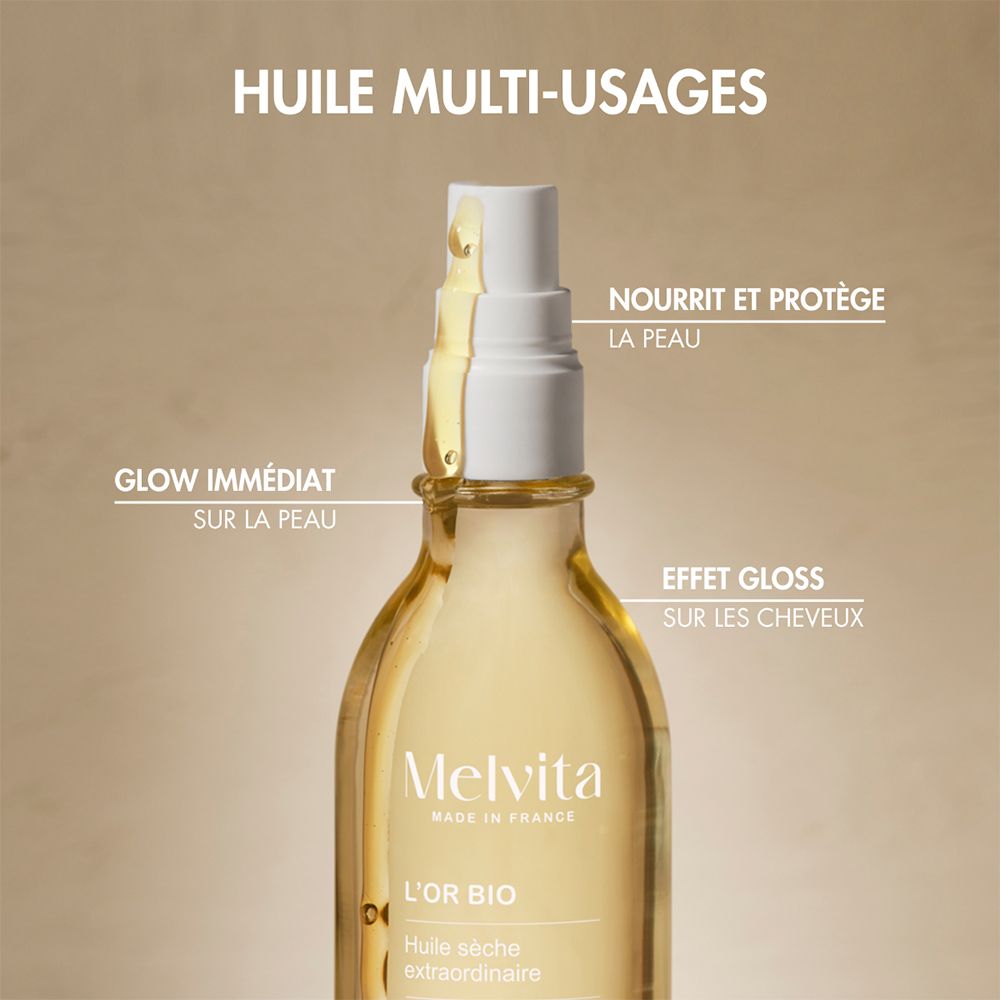 Goulot de la bouteille Melvita L'Or Bio Extraordinary Dry Oil avec tête de pulvérisation. Texte : Nourrit et protège la peau.