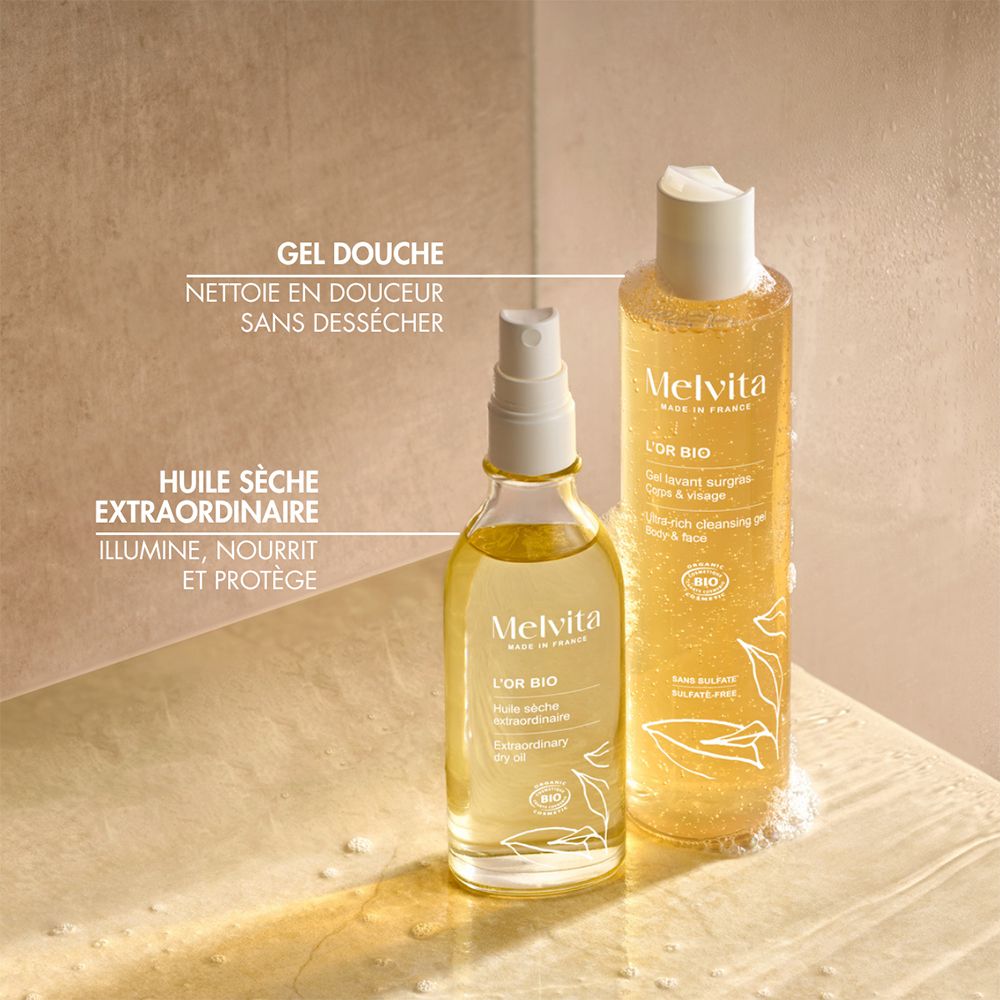 Deux produits Melvita : gel douche et huile sèche. Texte : "GEL DOUCHE NETTOIE EN DOUCEUR SANS DÉSSÉCHER" et "HUILE SÈCHE EXTRAORDINAIRE ILLUMINE, NOURRIT ET PROTÈGE".