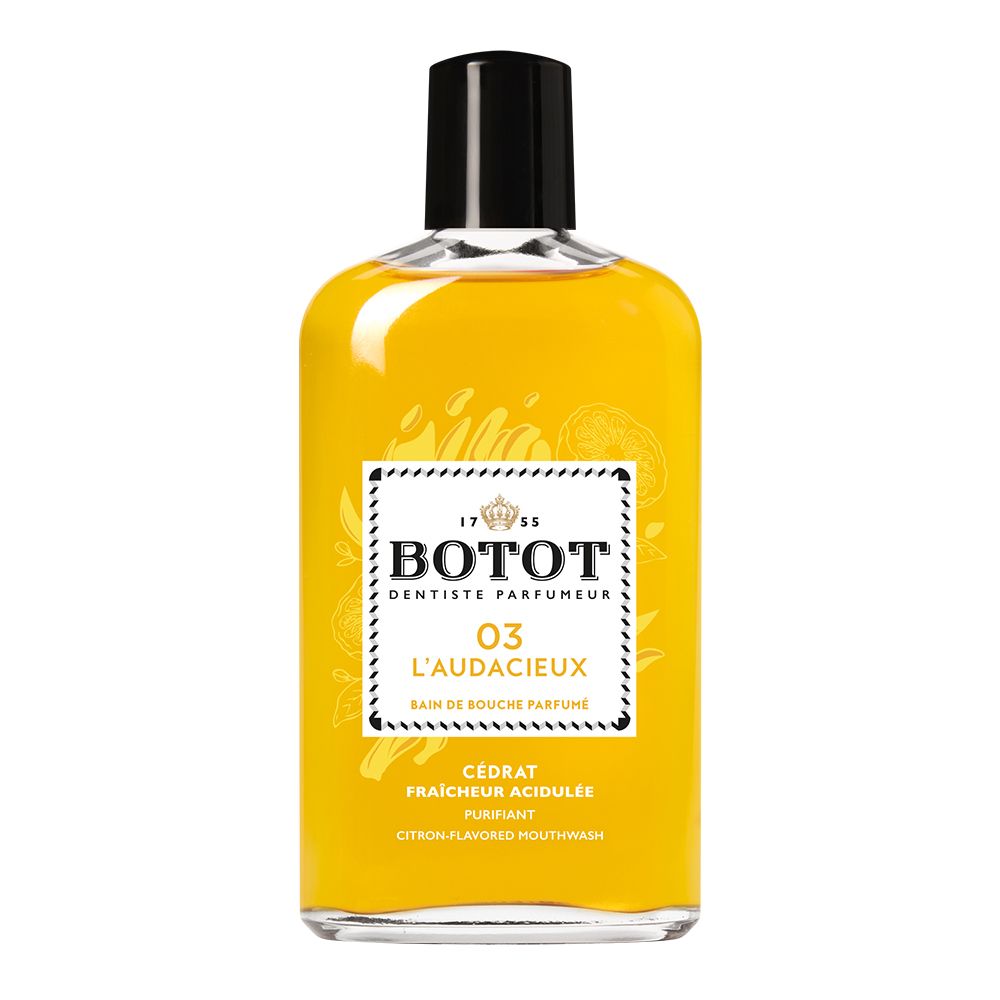 BOTOT L'AUDACIEUX 03, bain de bouche au cédrat dans une bouteille en verre transparente avec bouchon noir. Liquide jaune.