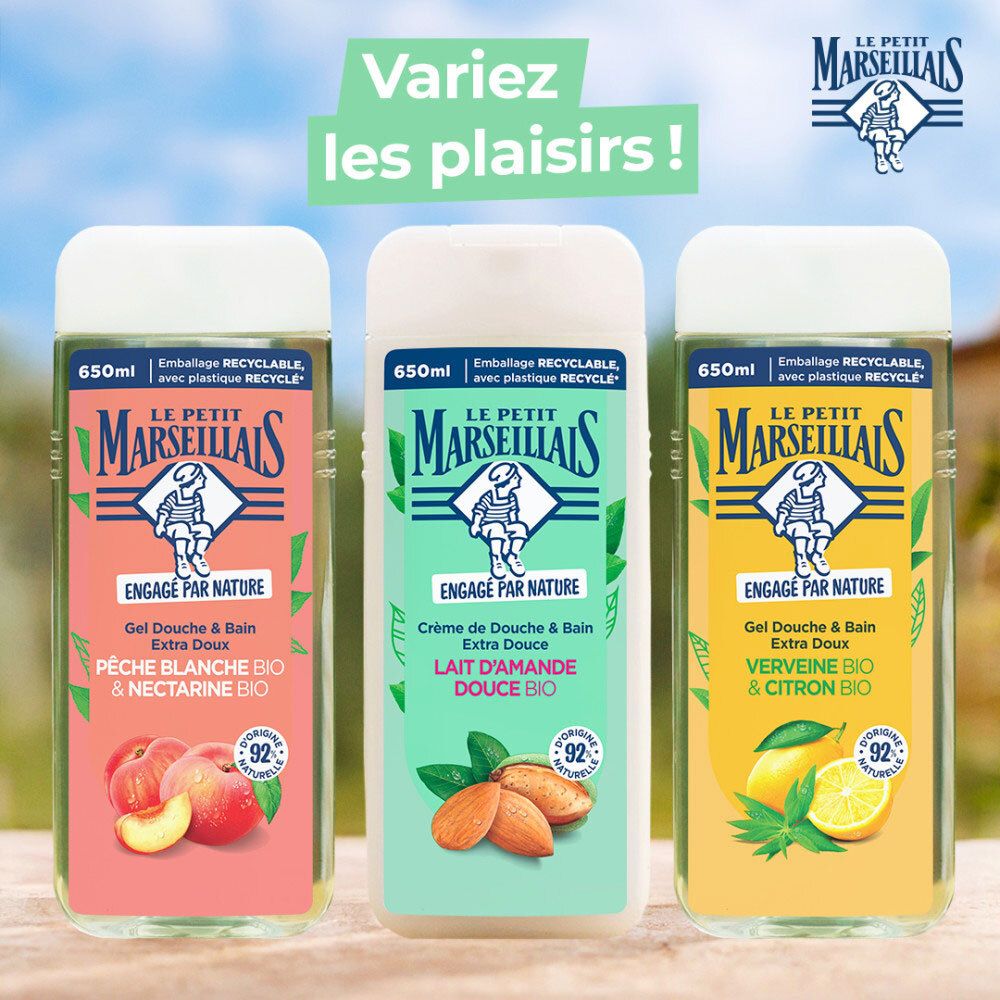 Trois bouteilles de crème de douche Le Petit Marseillais : pêche, amande, citron.