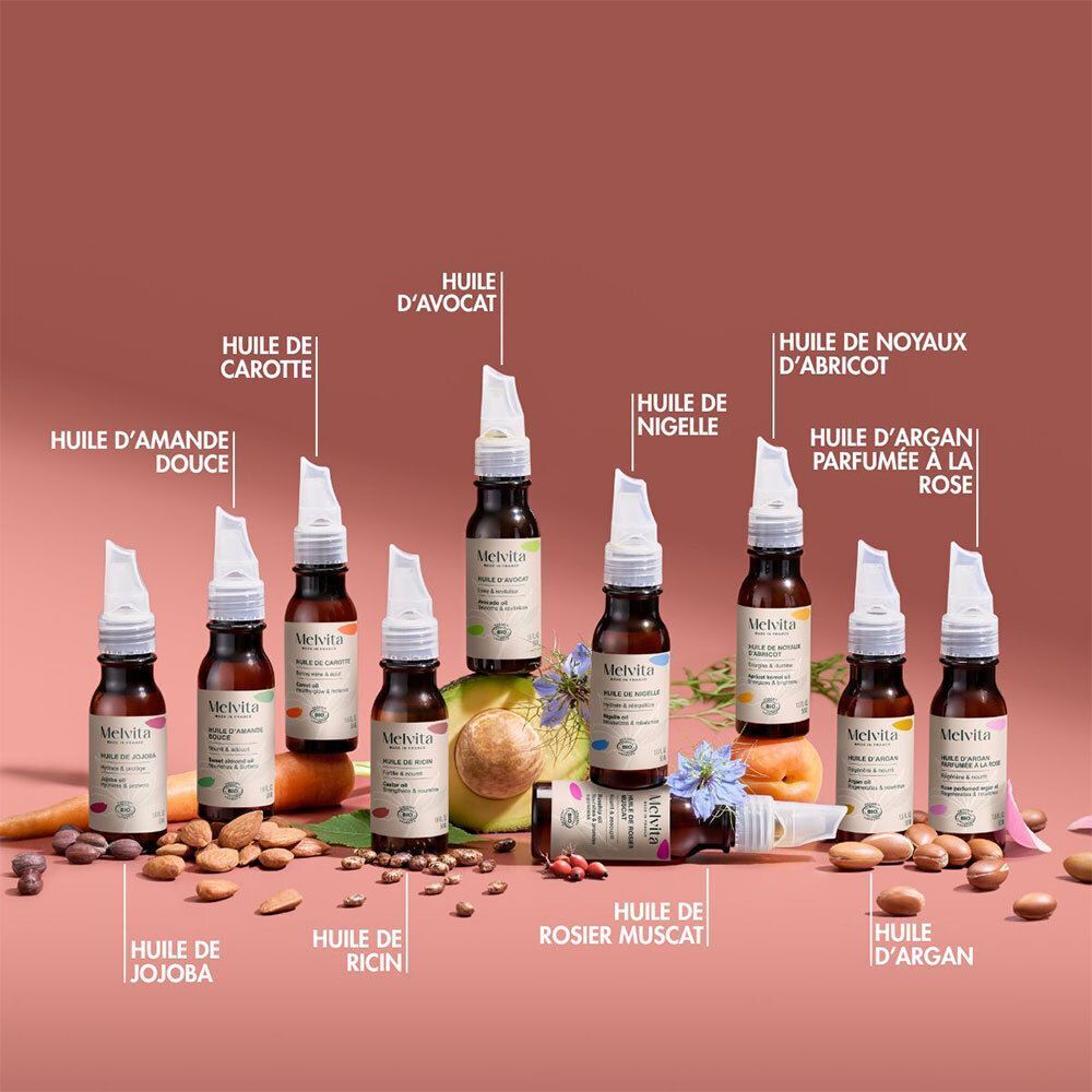 Divers flacons d'huile Melvita. Jojoba, amande, carotte, avocat, nigelle, noyau d'abricot, argan, rose, ricin.
