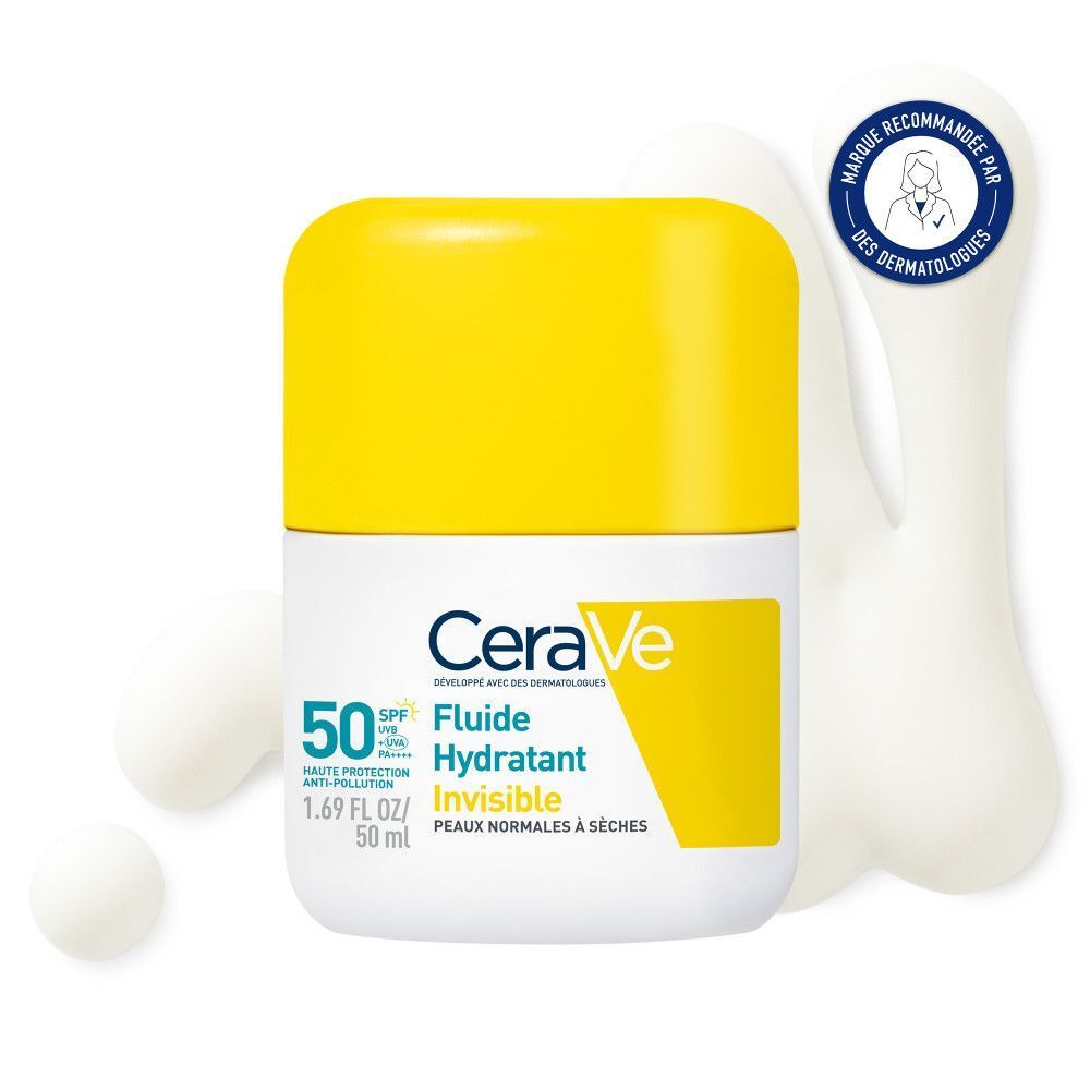 Flacon de CeraVe Fluide Hydratant Invisible SPF50+. Blanc et jaune. Avec sceau dermatologique. Crème blanche à côté.