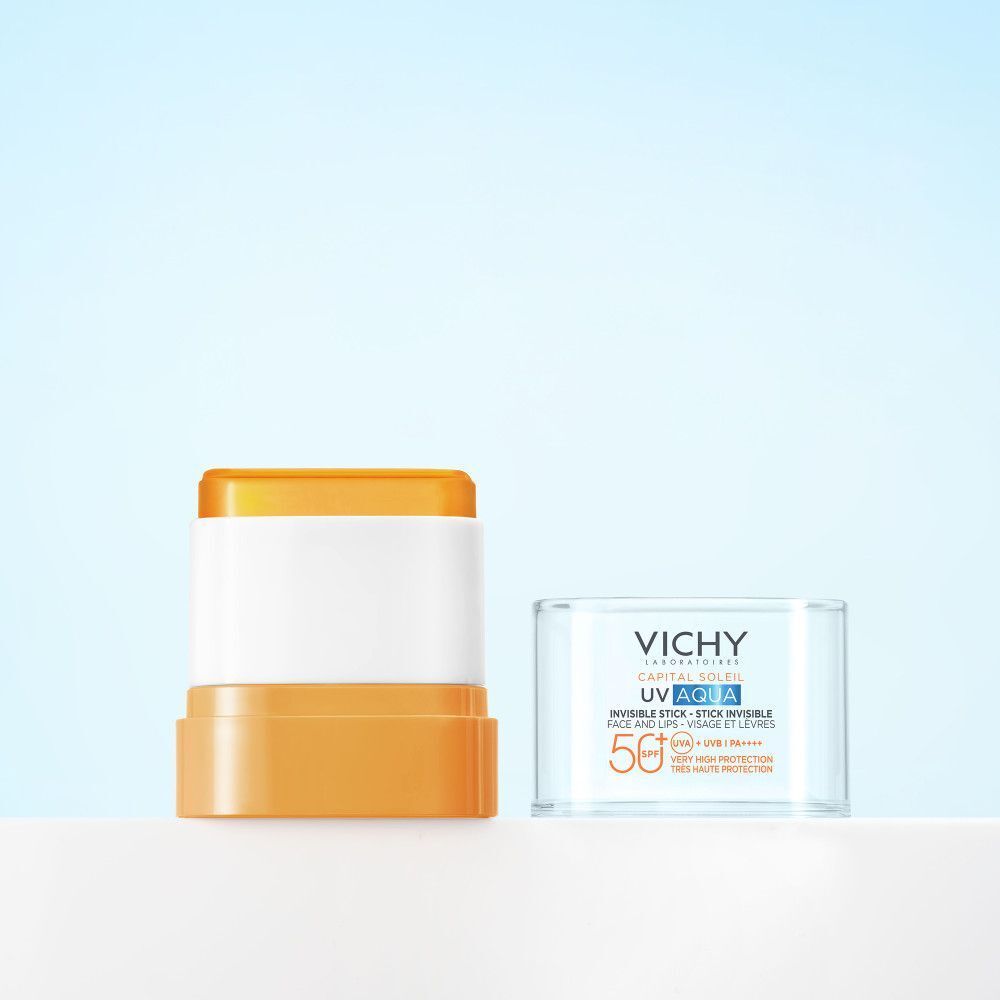 Vichy Capital Soleil UV Aqua Stick. Design orange et blanc. Ouvert, à côté de l'emballage. SPF50+.