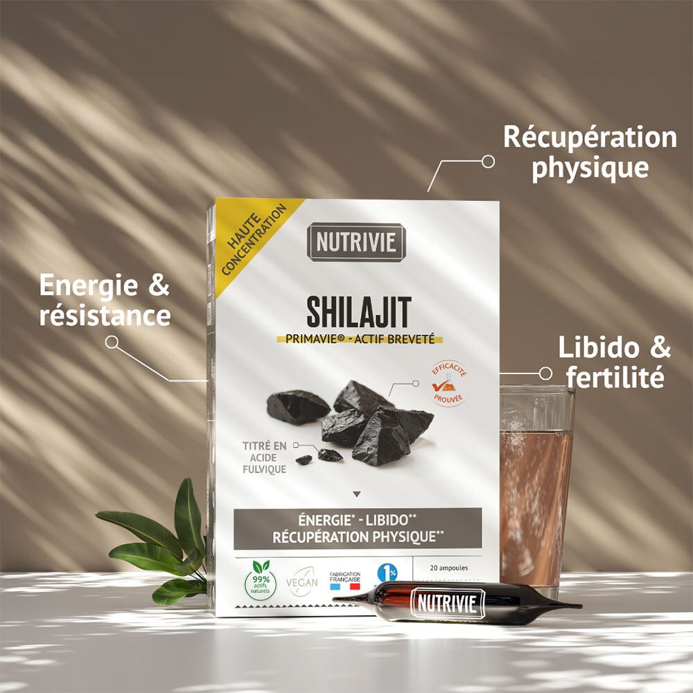 Emballage Nutrivie Shilajit Primavie en ampoules, avec une ampoule individuelle et un verre à côté.