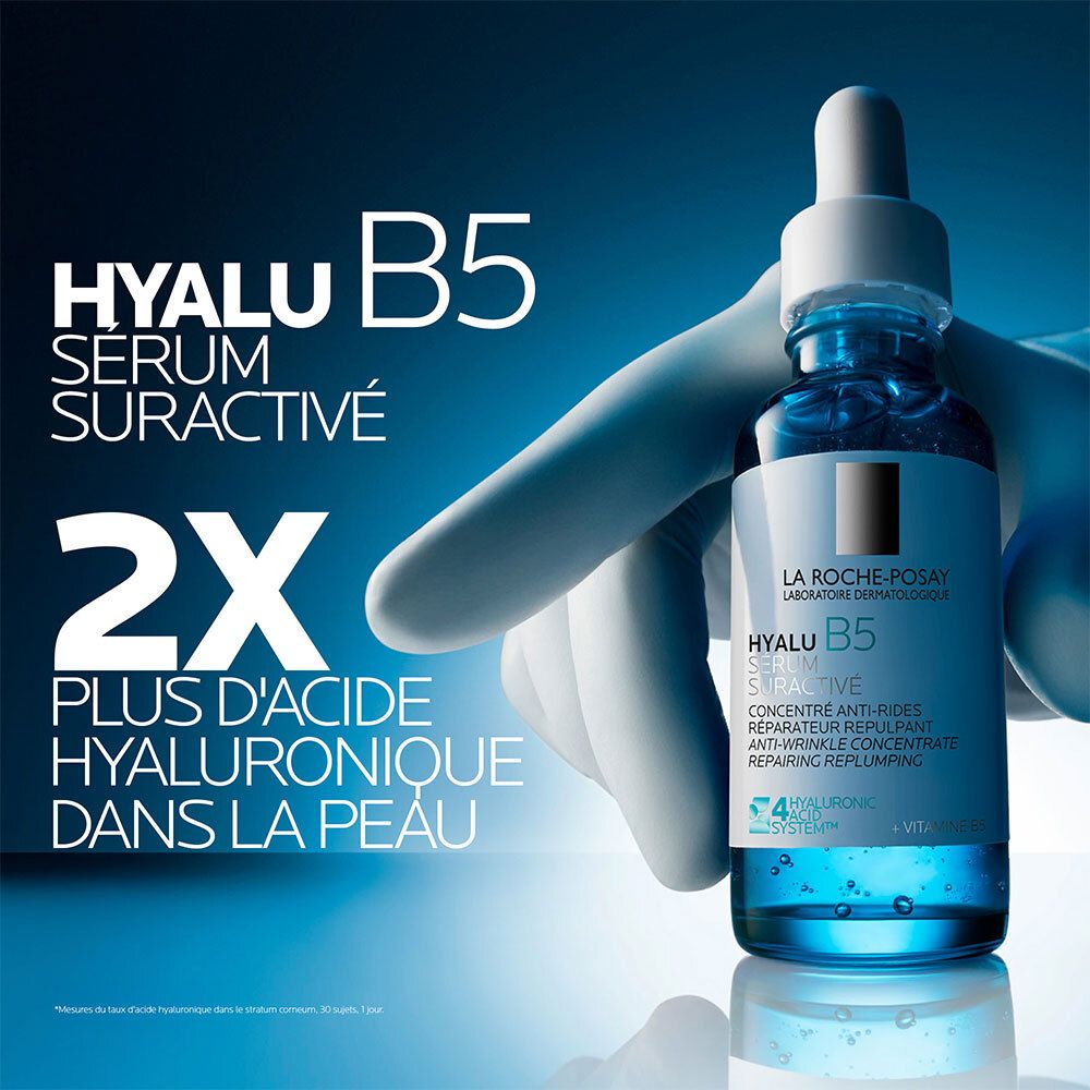 Flacon en verre bleu avec pipette. Texte: HYALU B5 Sérum Suractivé. 2X plus d'acide hyaluronique dans la peau.