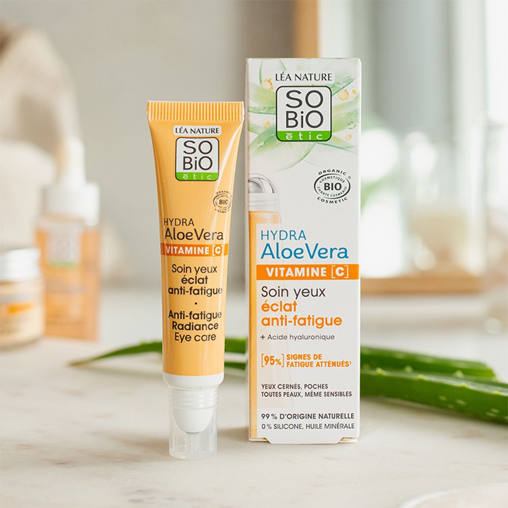 Tube et boîte de soin contour des yeux So Bio Etic. À l'Aloe Vera, Vitamine C et acide hyaluronique.