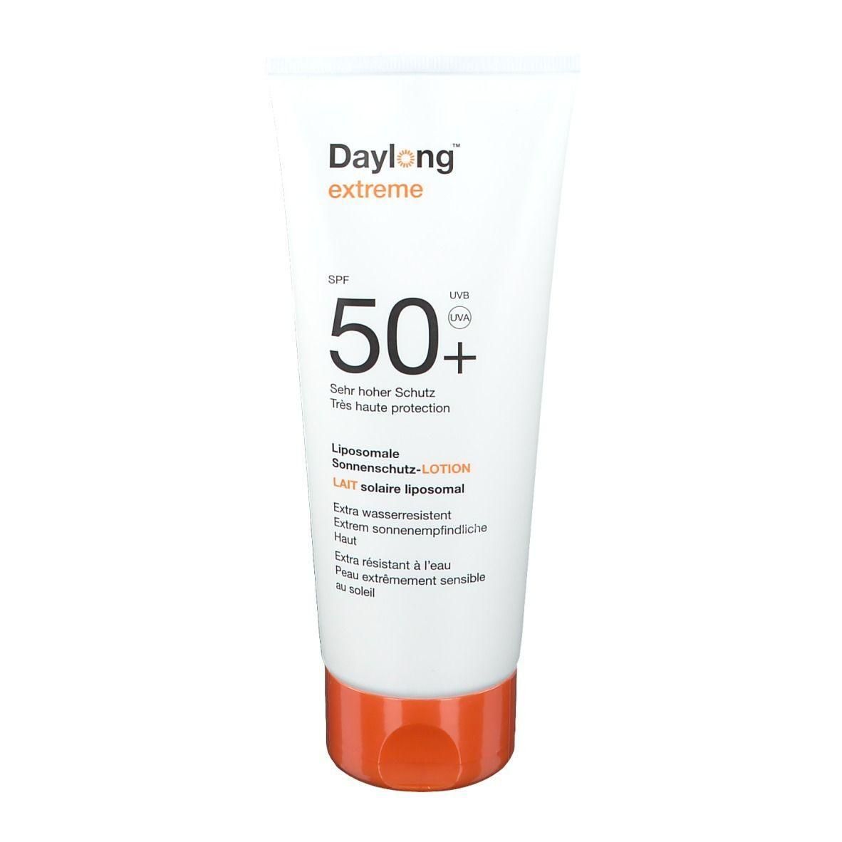 Tube blanche, bouchon orange. Inscription: Daylong extreme, SPF 50+. Lait solaire liposomal, très haute protection.