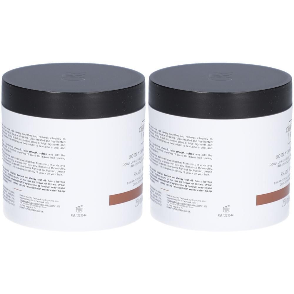 Deux pots ronds avec couvercles noirs. Étiquettes blanches avec texte. Nuance brune visible. Nom du produit illisible.