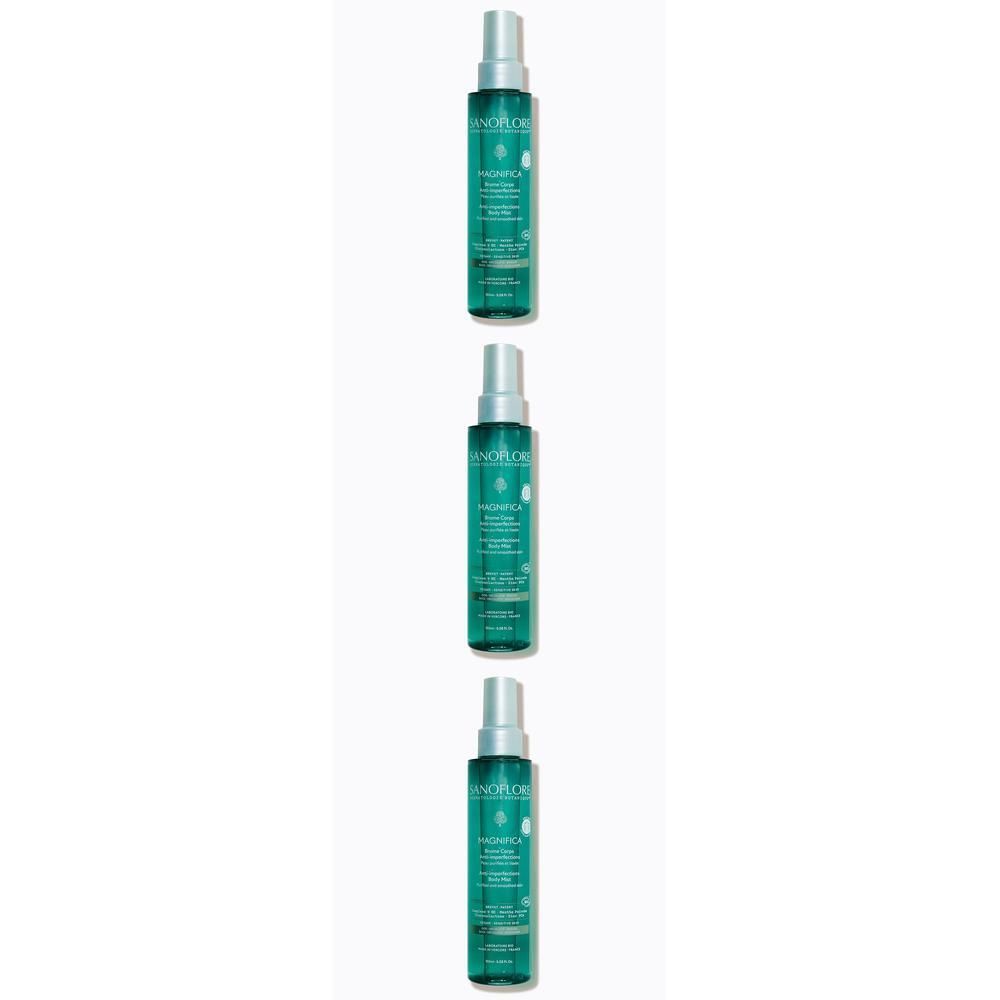 Trois flacons vaporisateurs verts. Chaque flacon porte l'inscription "SANOFLORE".