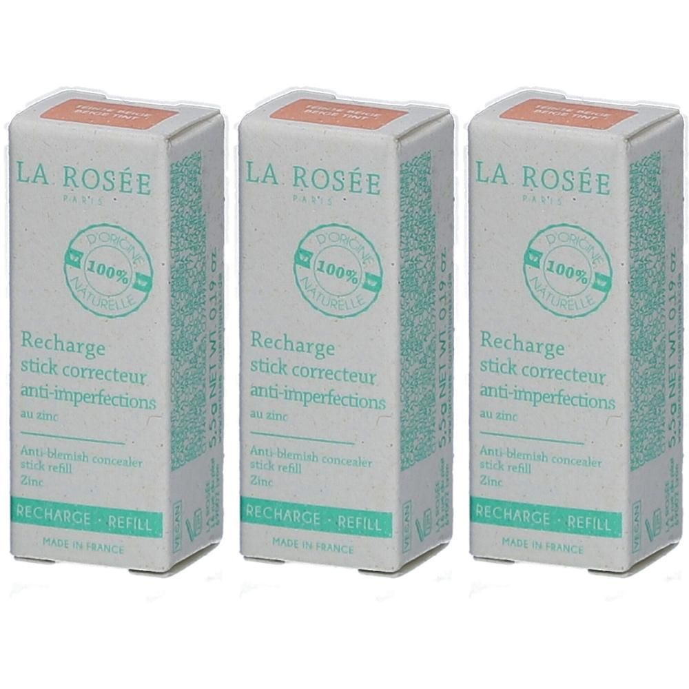 Trois boîtes de LA ROSÉE Stick Correcteur. Inscription: Recharge stick correcteur anti-imperfections. 100% naturelle. Recharge.