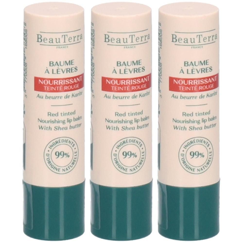 Trois sticks de baume à lèvres. Inscription: BeauTerra, BAUME À LÈVRES, NOURRISSANT TEINTE ROUGE. Ingrédients naturels à 99%. Couvercle rose, base verte.