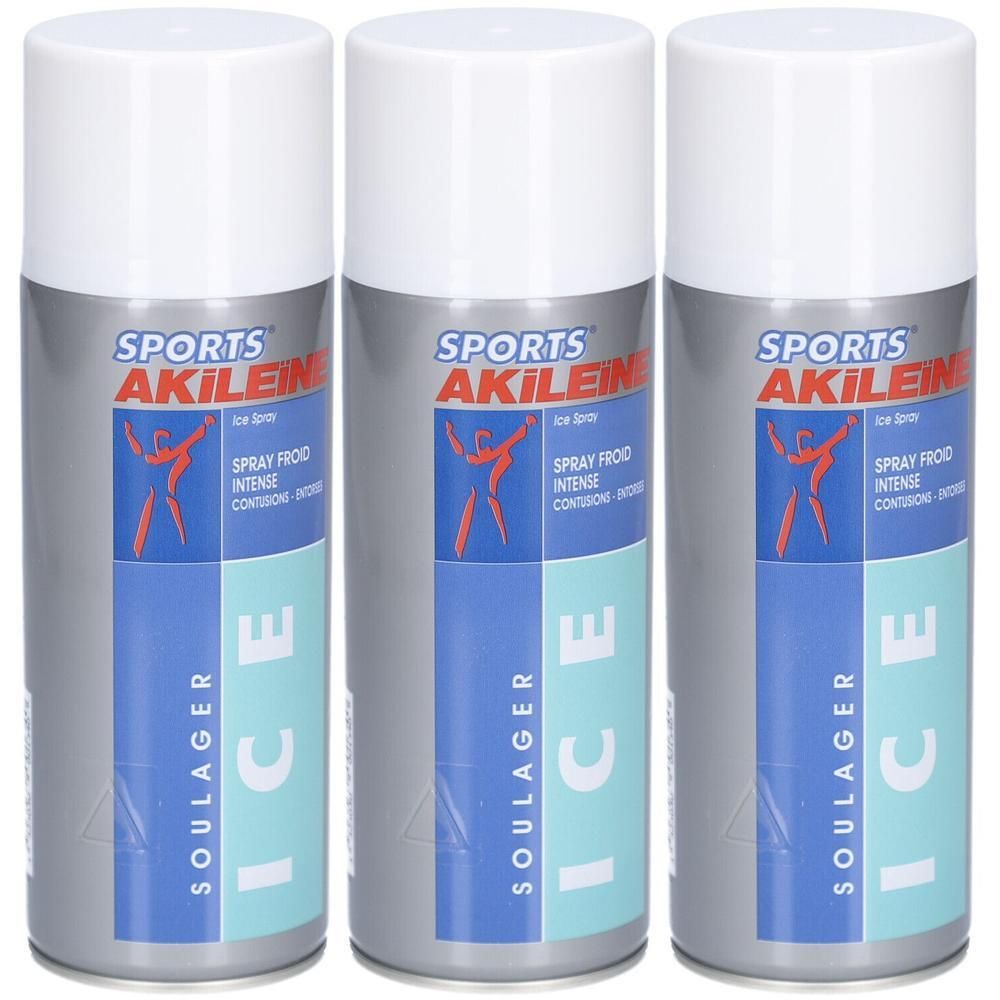 Trois sprays argentés avec bouchon blanc. Inscription: SPORTS AKILEÏNE ICE SPRAY. Étiquettes bleues avec figure rouge.