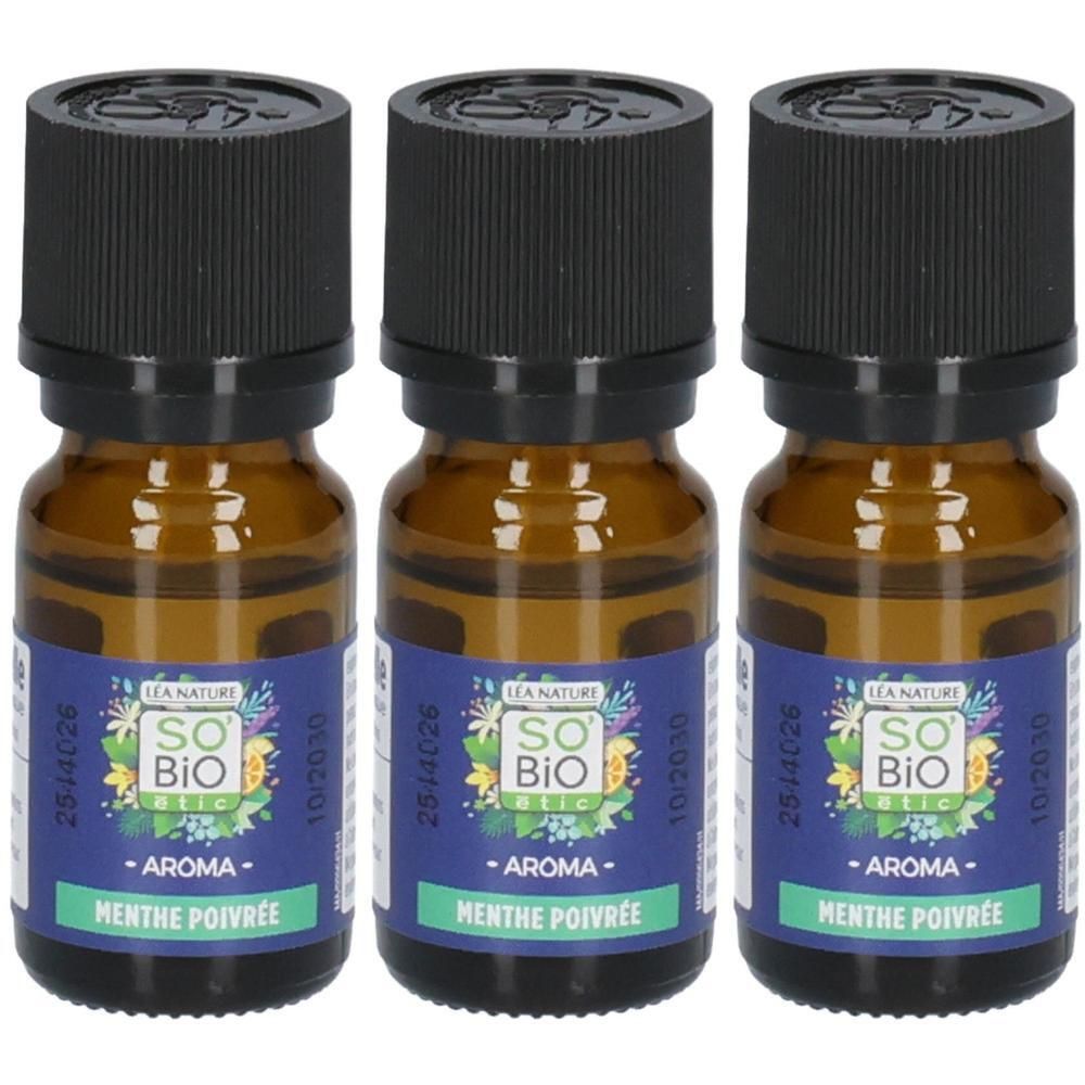 Trois flacons en verre brun avec bouchons noirs. Étiquettes avec texte: So'Bio, Aroma, Menthe Poivrée. Date de péremption visible.