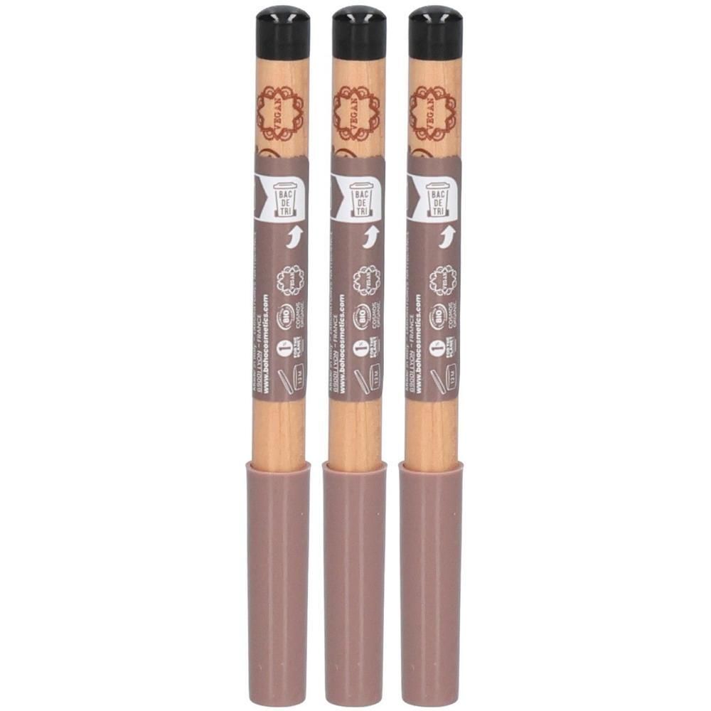 Trois crayons avec capuchon noir et corps marron. Informations et logos imprimés sur le corps. Partie inférieure marron.