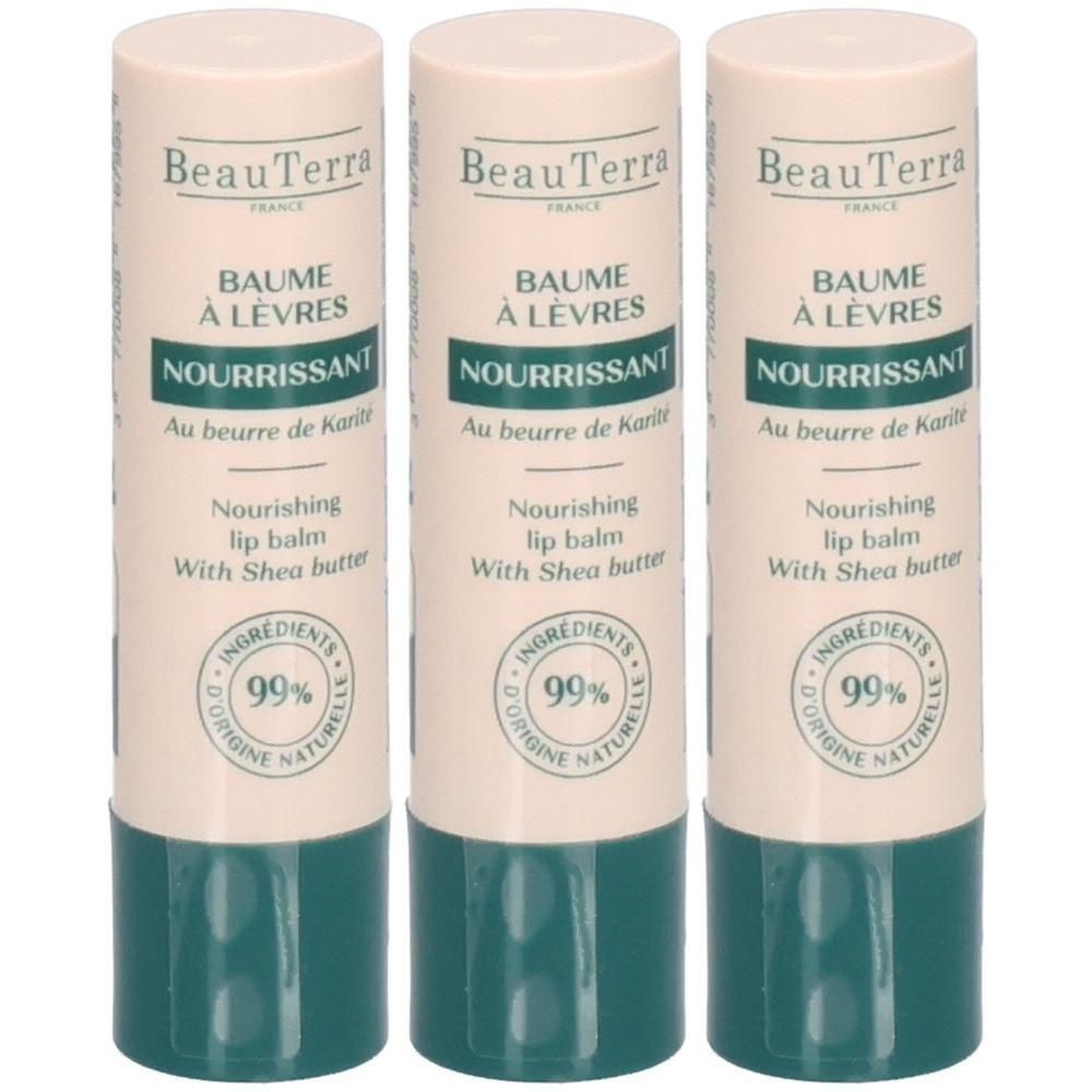Trois sticks de Baume à Lèvres. Inscription: BeauTerra, Baume à Lèvres Nourrissant, 99% ingrédients naturels. Teintes vert et beige.