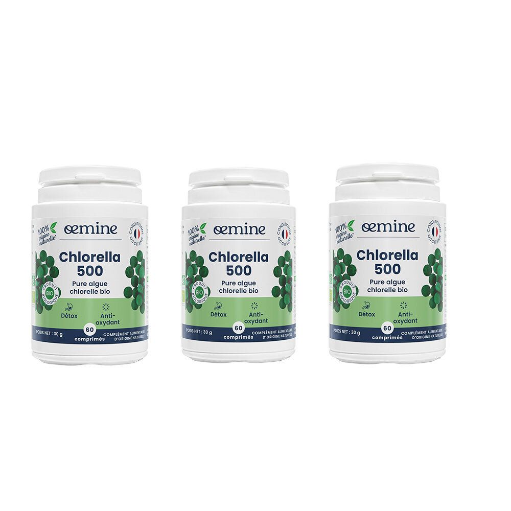 Trois pots blancs avec étiquette verte. Inscription: OEMINE CHLORELLA 500 Bio. Image de comprimés. Texte: Cure detox.